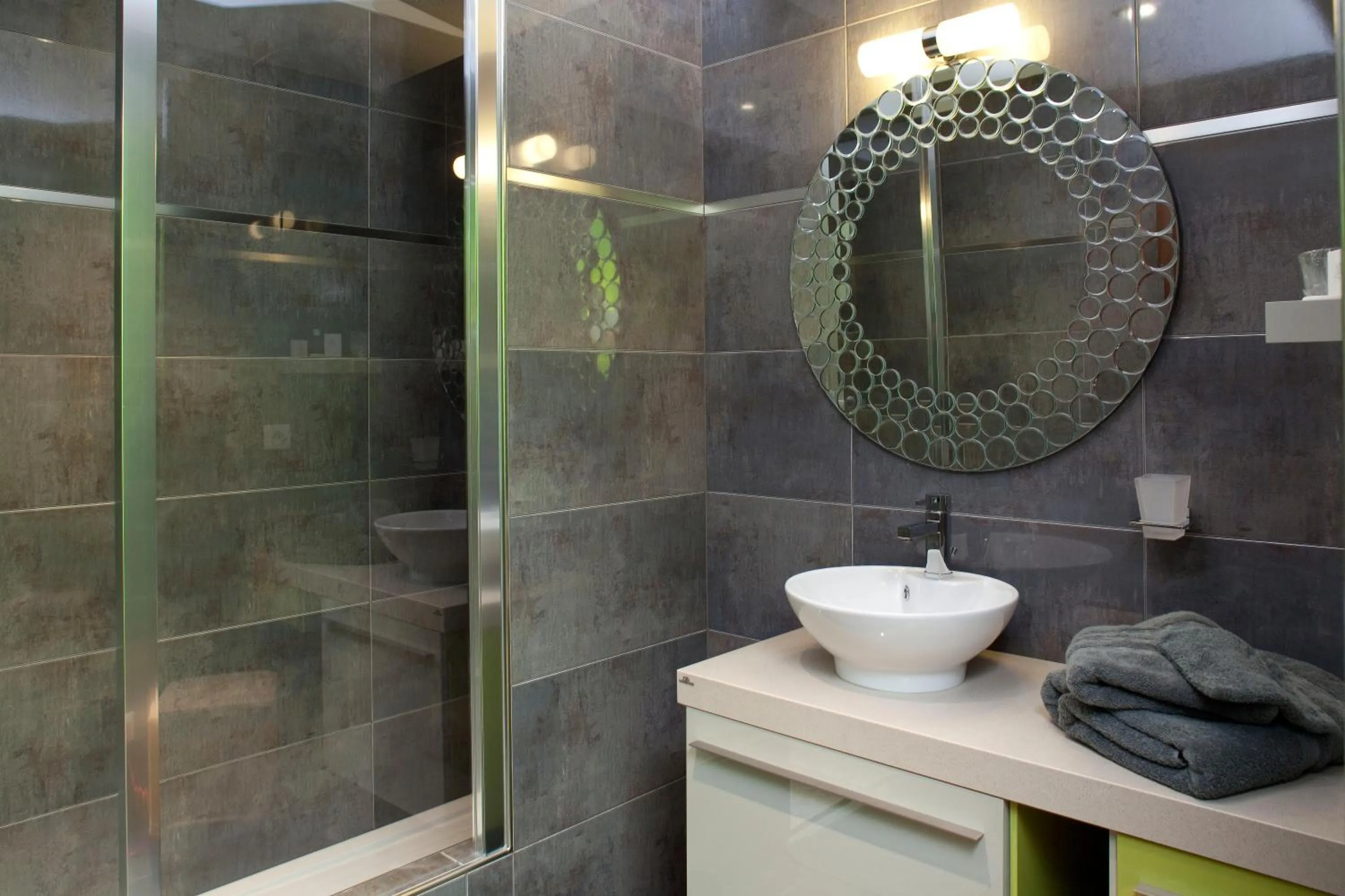 Bathroom in Logis La Source Bleue