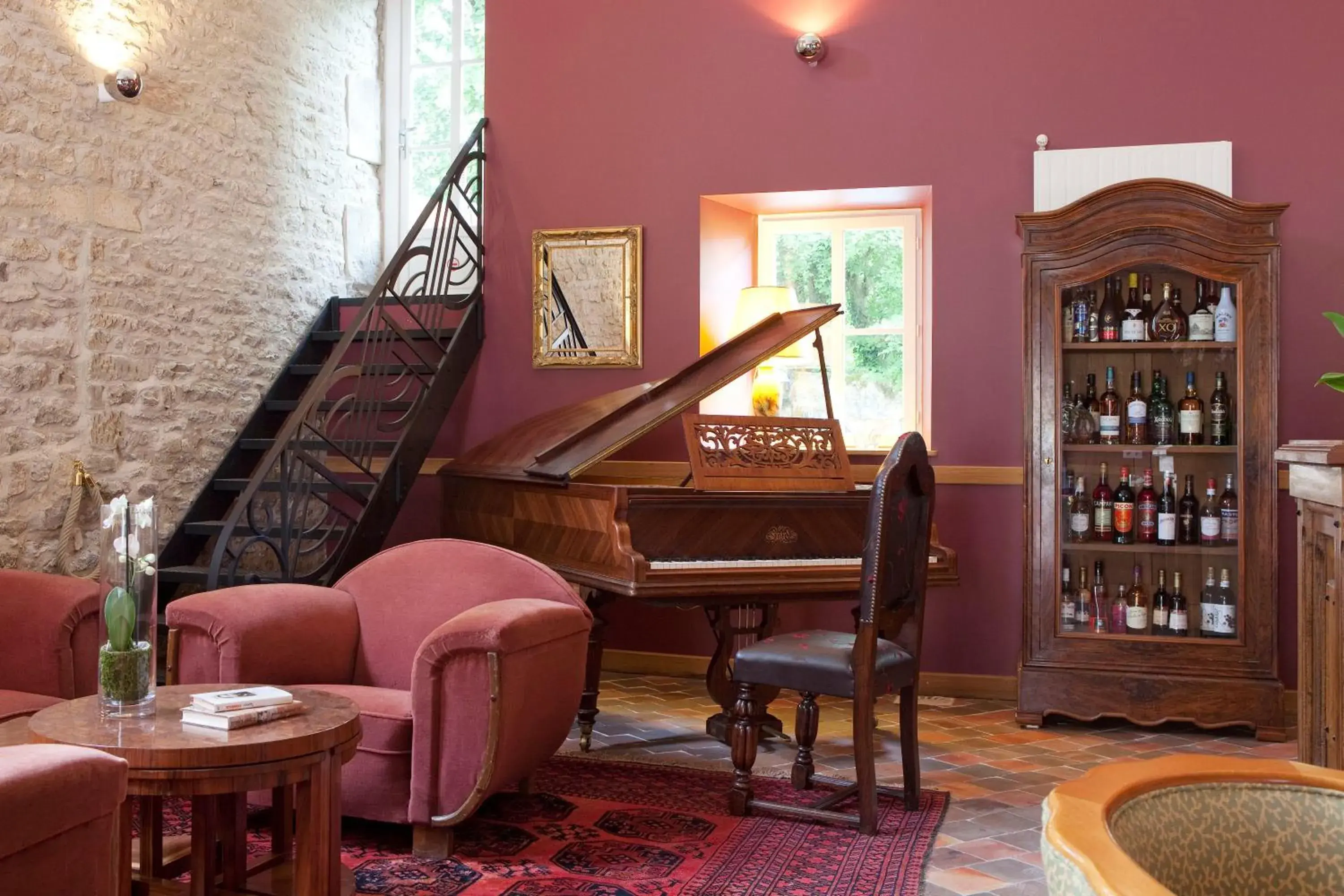 Lounge or bar in Logis La Source Bleue Lounge or bar in Logis La Source Bleue