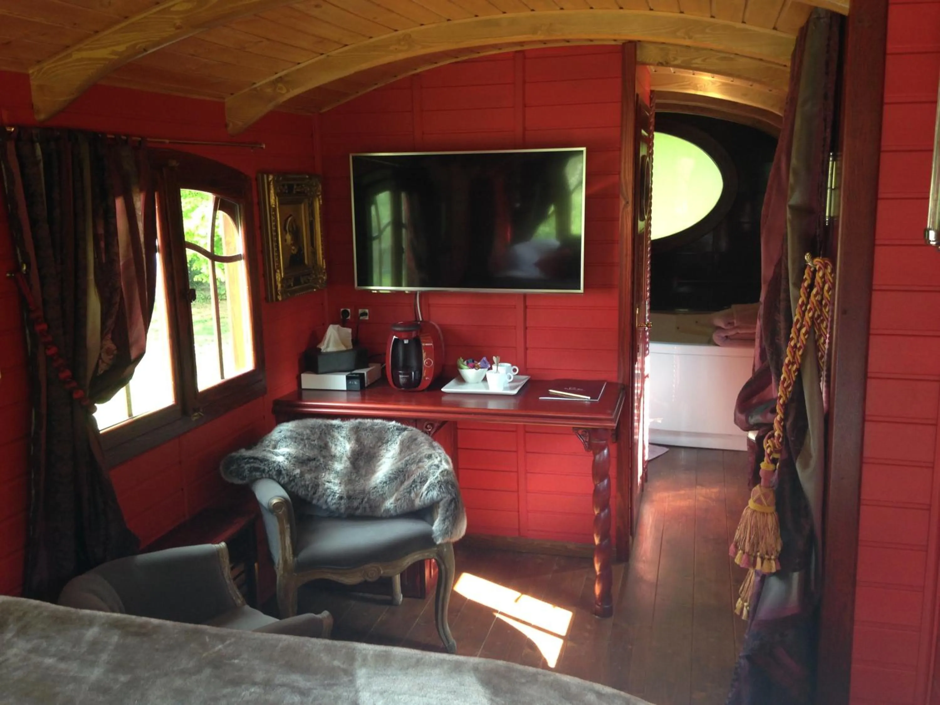 TV and multimedia, Bed in Logis La Source Bleue