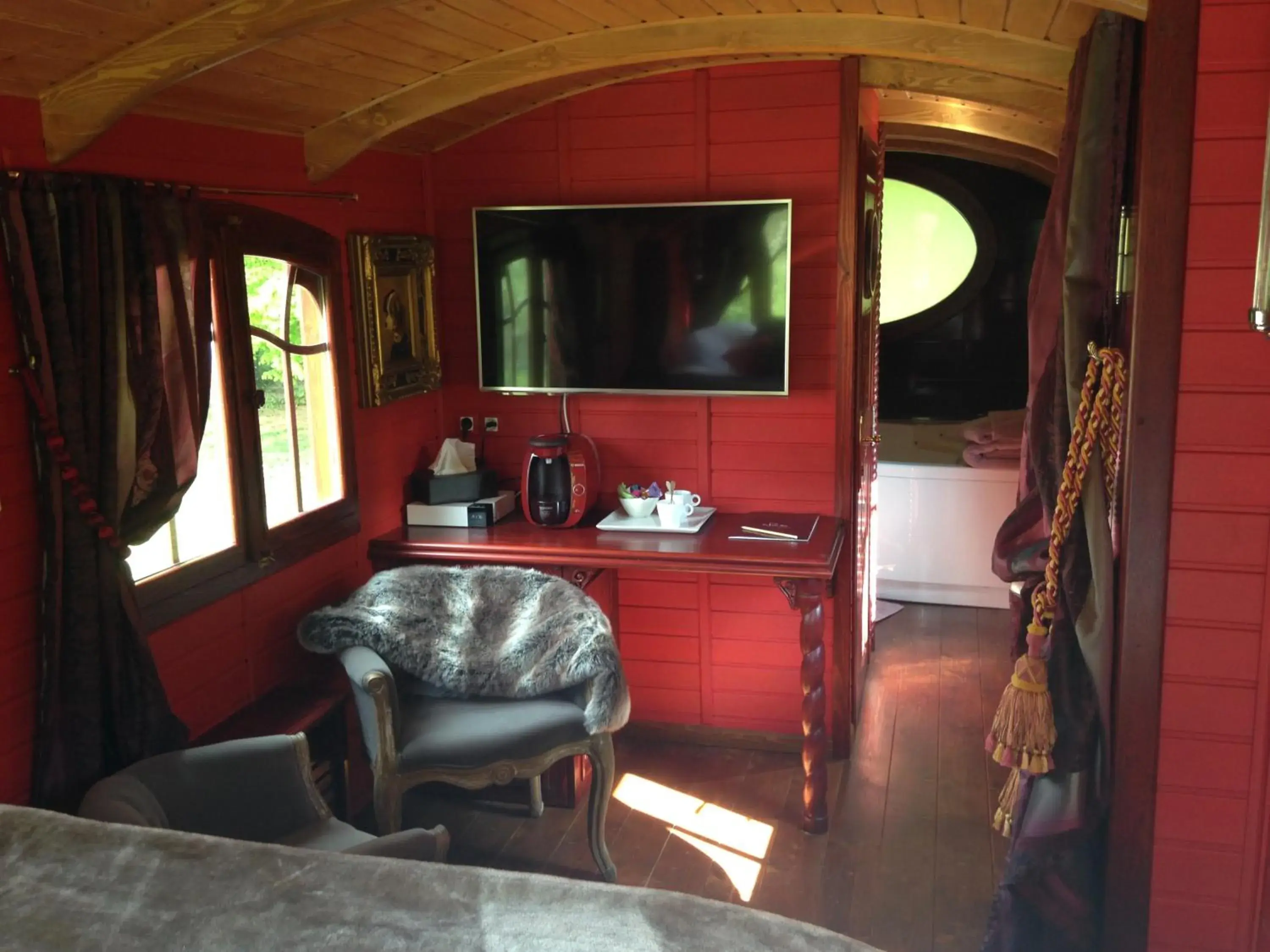 TV and multimedia, Bed in Logis La Source Bleue TV and multimedia, Bed in Logis La Source Bleue