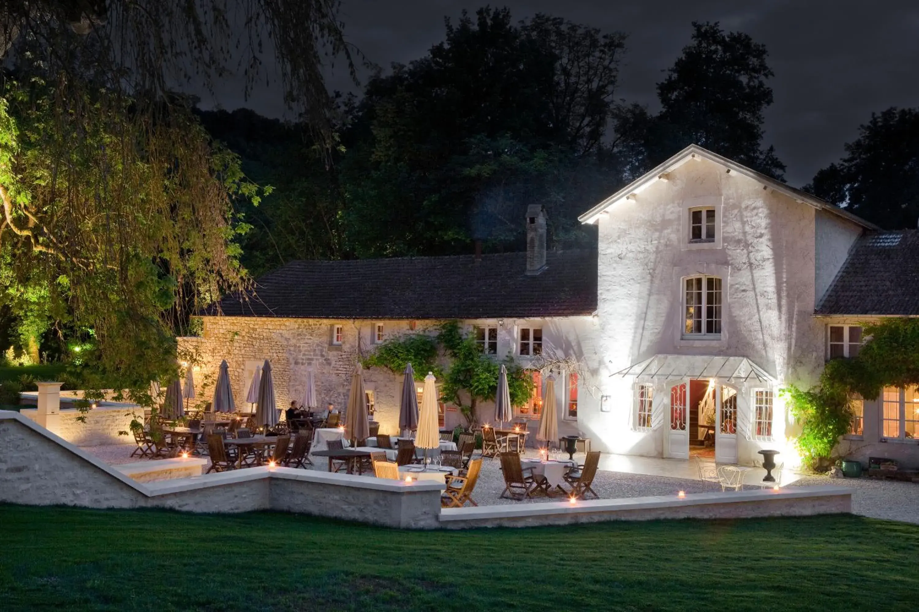 Facade/entrance in Logis La Source Bleue Facade/entrance in Logis La Source Bleue