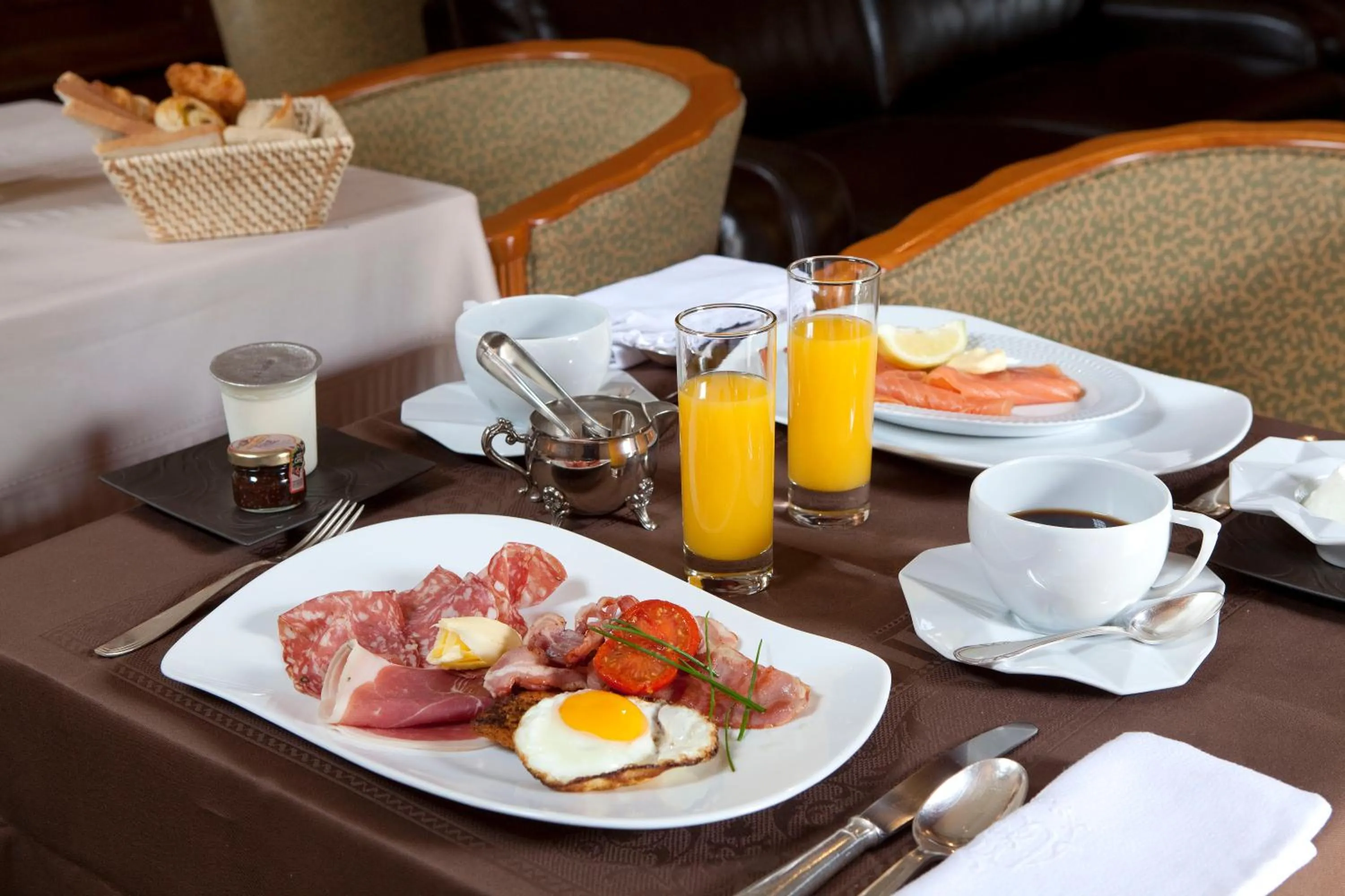 Restaurant/places to eat in Logis La Source Bleue