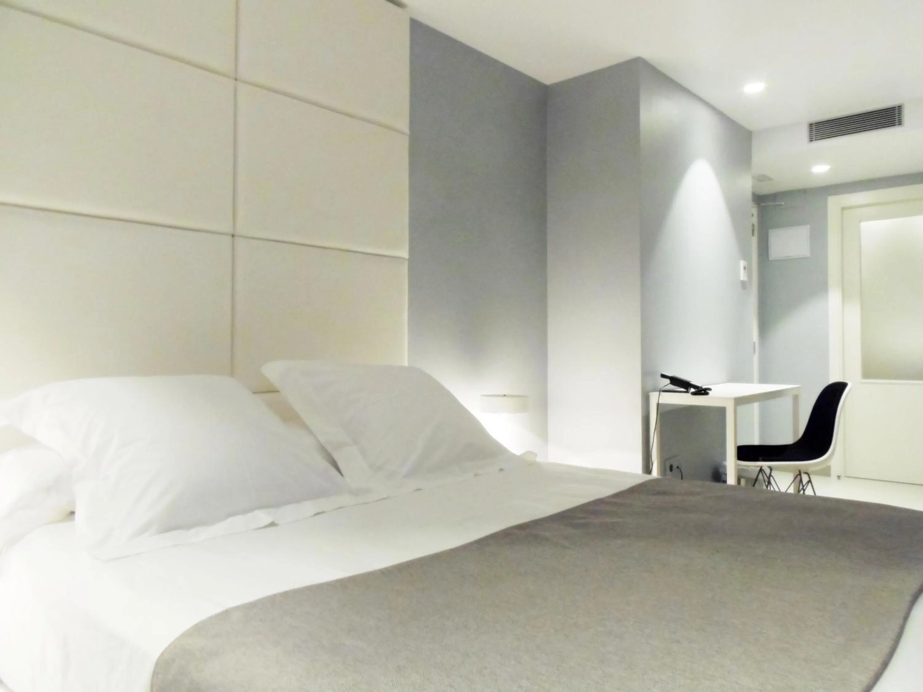 Photo of the whole room, Bed in Hotel Boutique La Mar - Adults Only