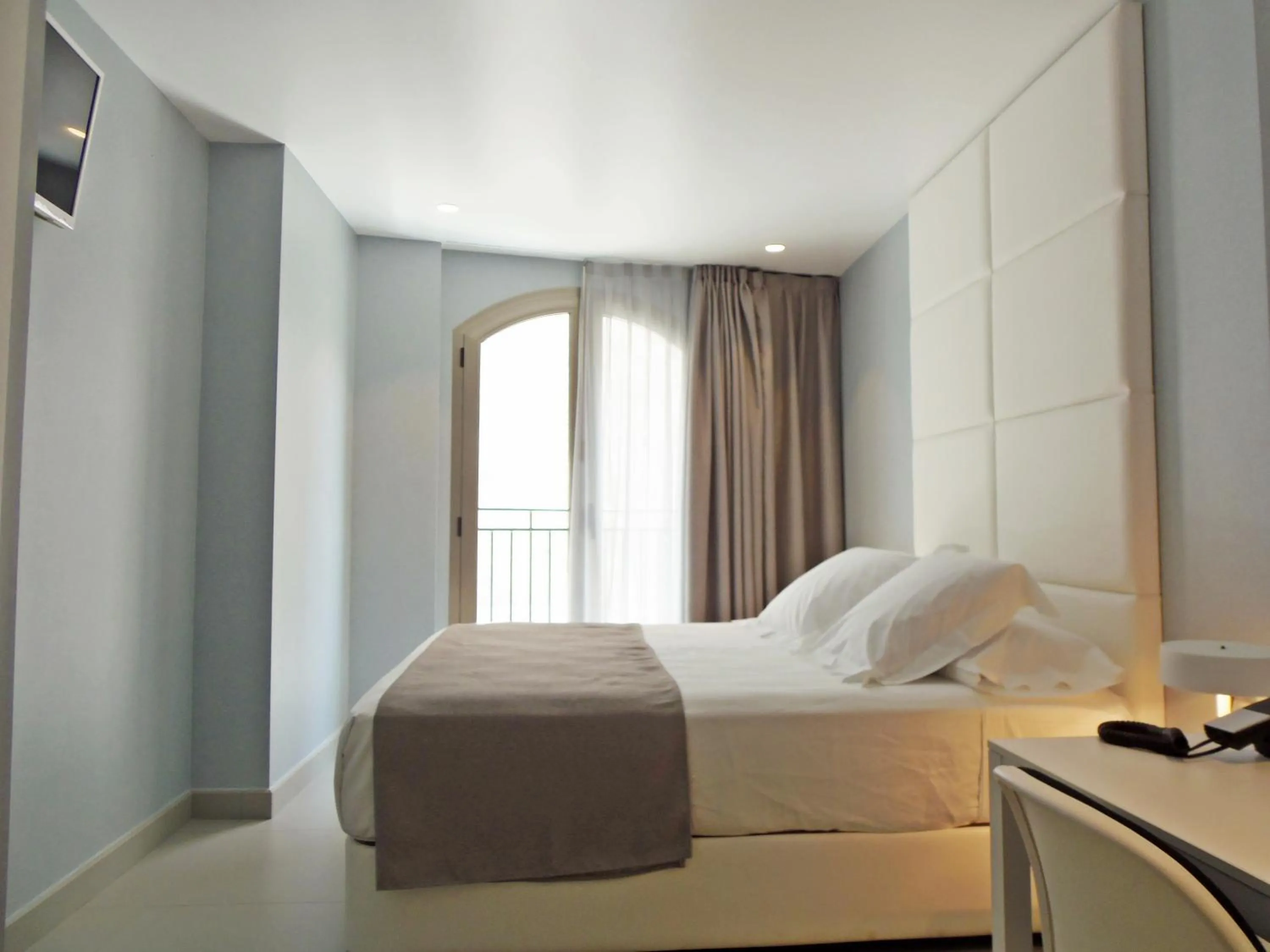 Photo of the whole room, Bed in Hotel Boutique La Mar - Adults Only