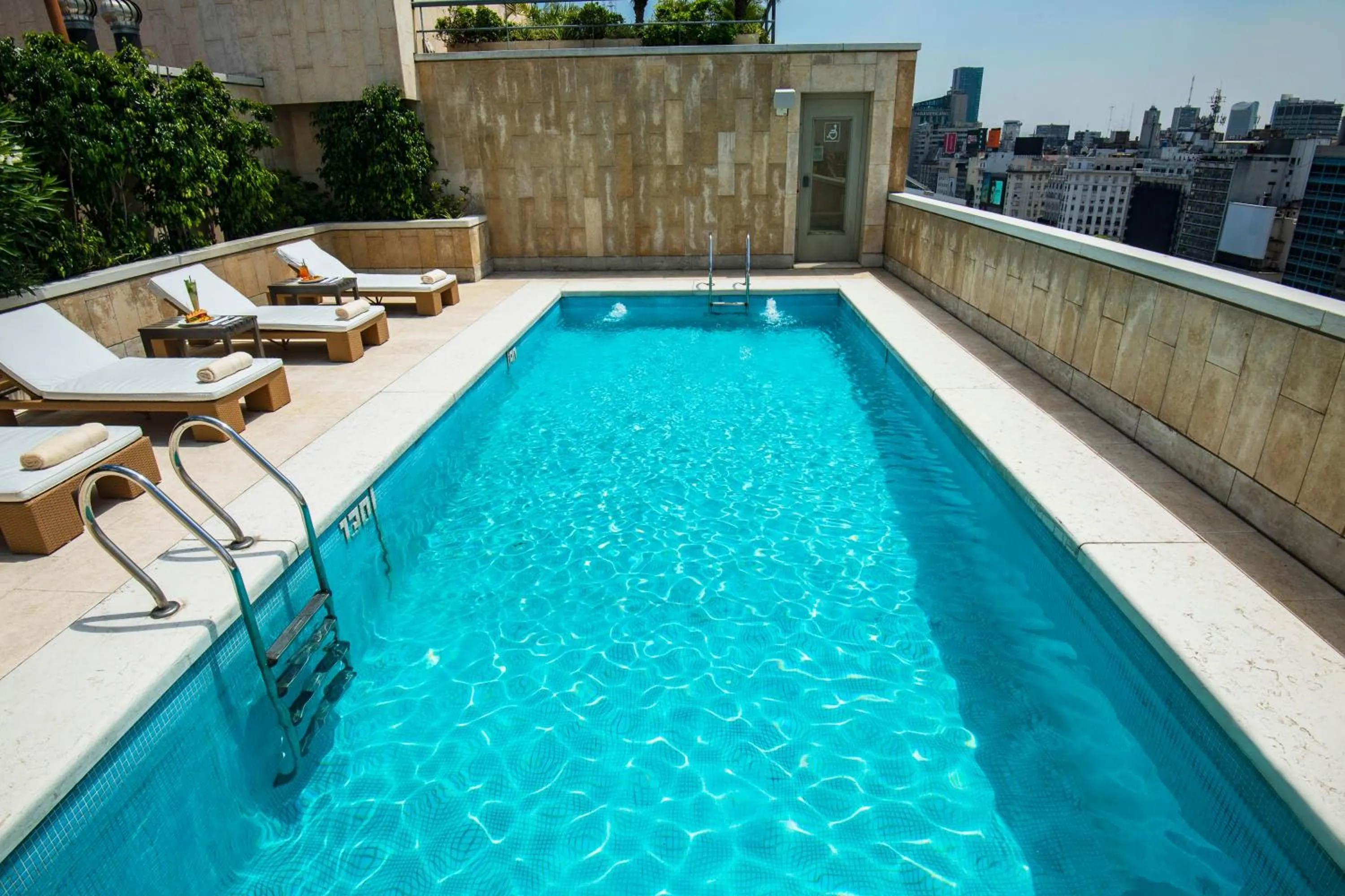 Swimming pool in Hotel Grand Brizo Buenos Aires