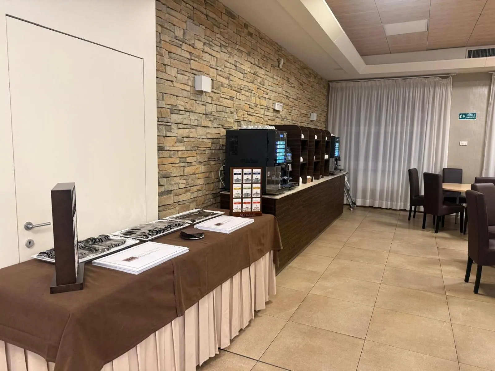 Breakfast in Ele Green Park Hotel Pamphili