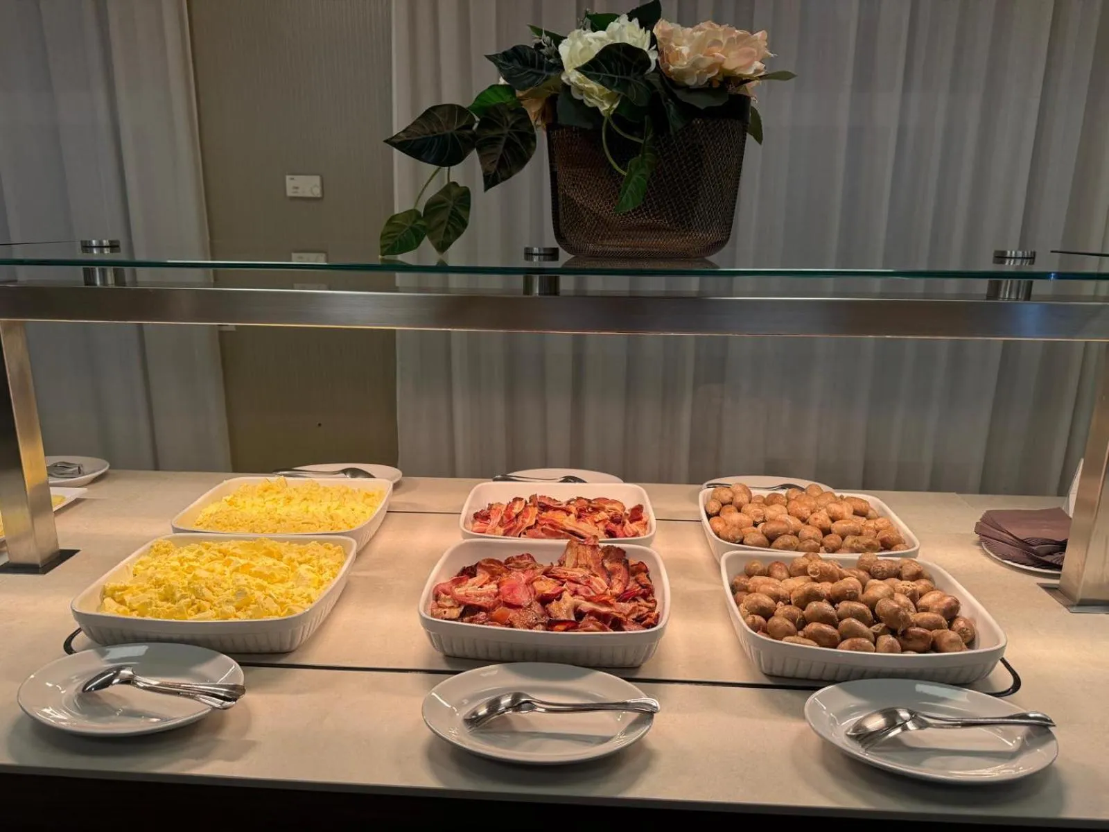 Breakfast in Ele Green Park Hotel Pamphili