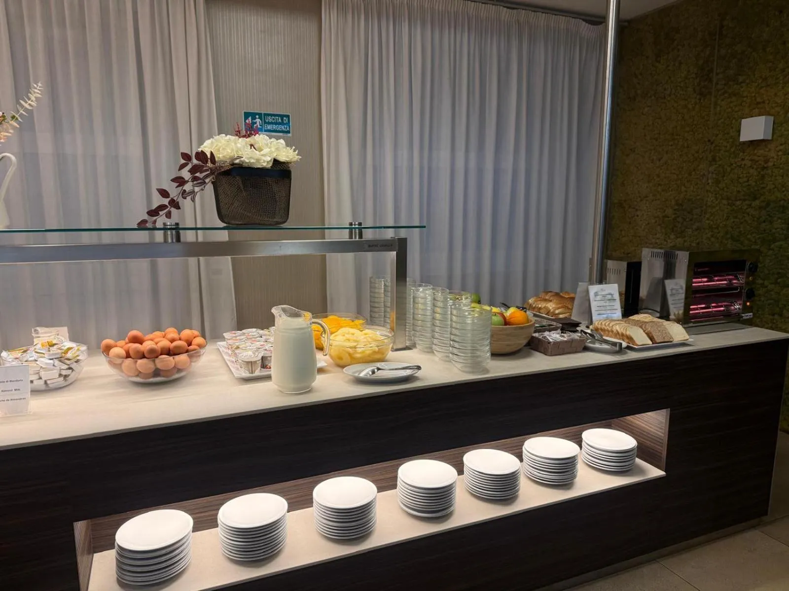 Breakfast in Ele Green Park Hotel Pamphili