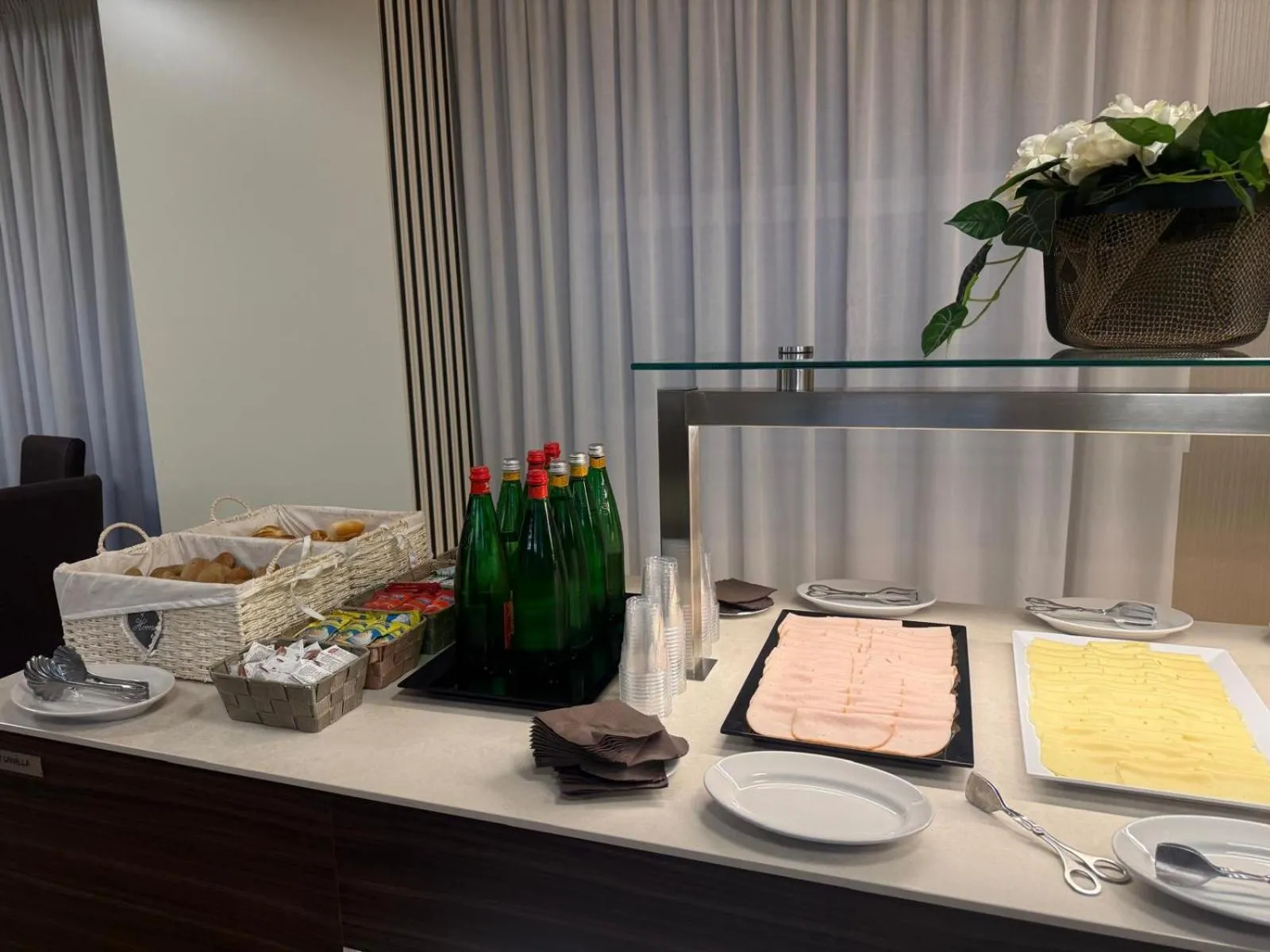 Breakfast in Ele Green Park Hotel Pamphili