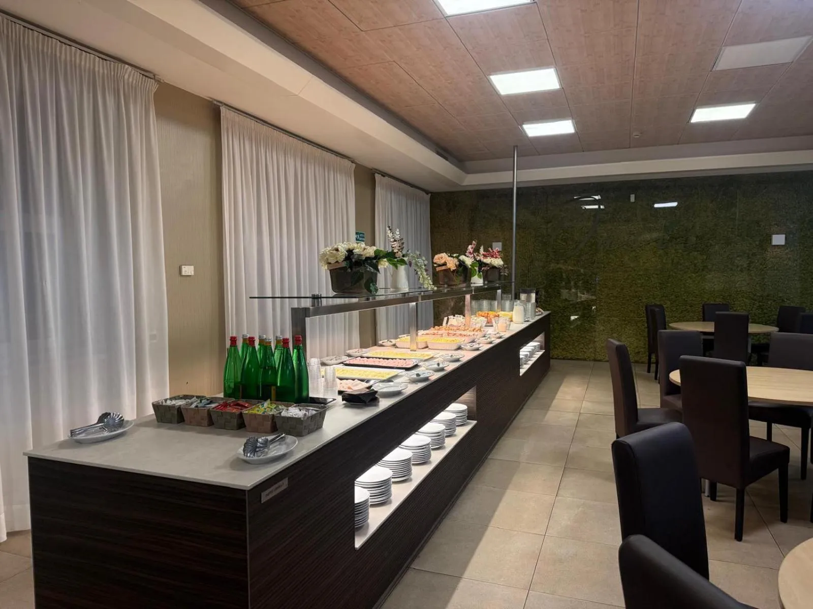 Breakfast in Ele Green Park Hotel Pamphili