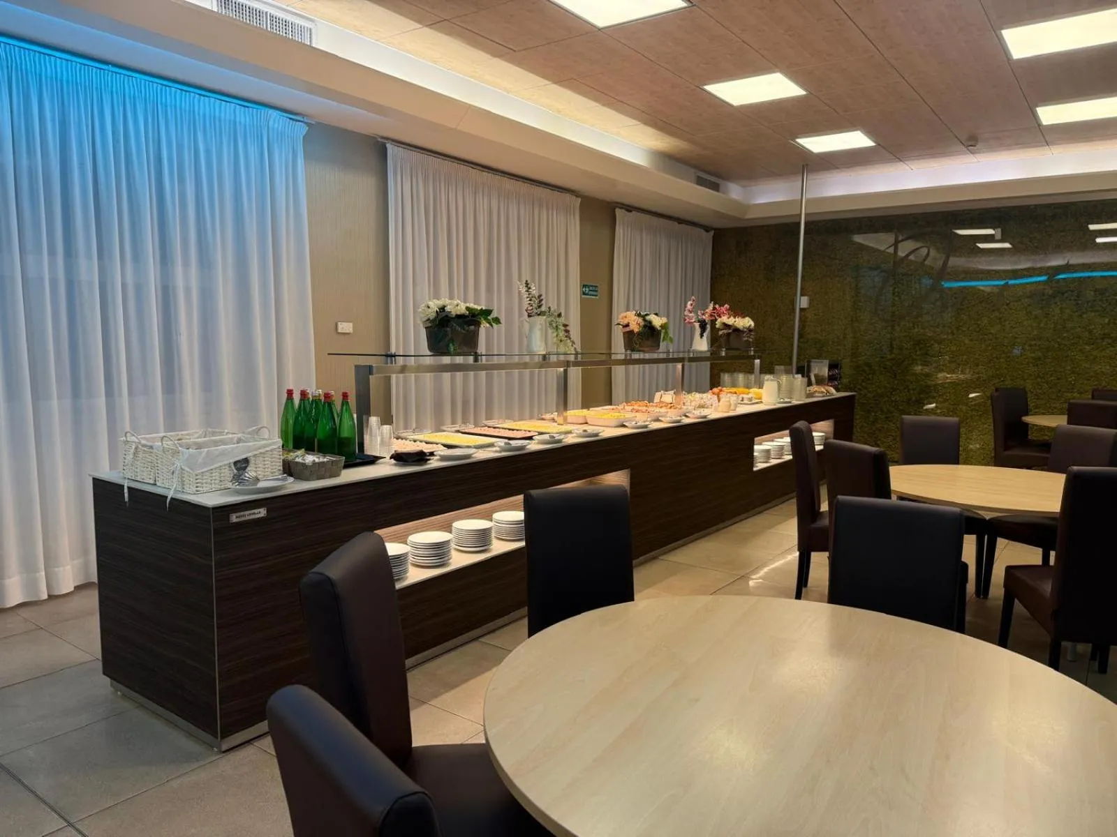 Breakfast in Ele Green Park Hotel Pamphili