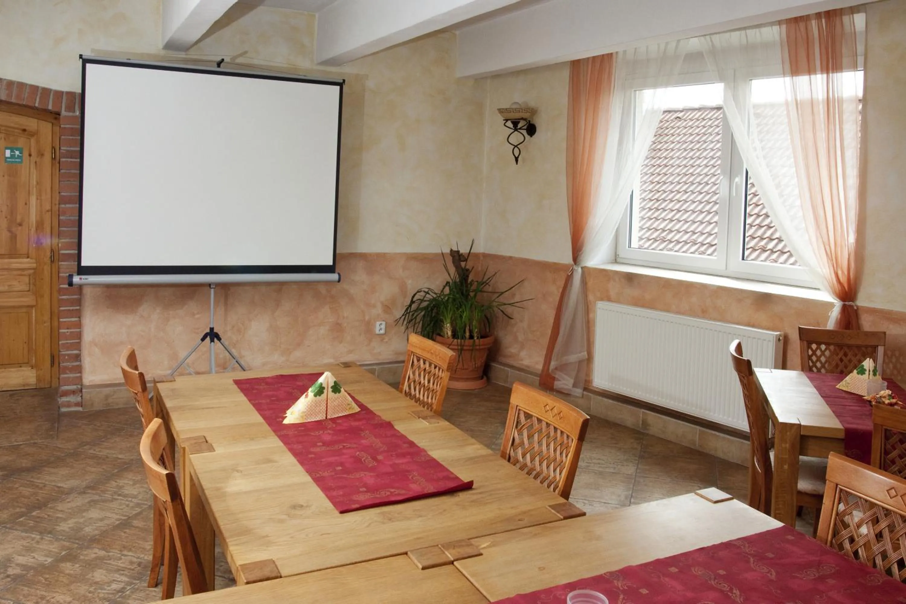 Restaurant/places to eat in Hotel Bila Ruze