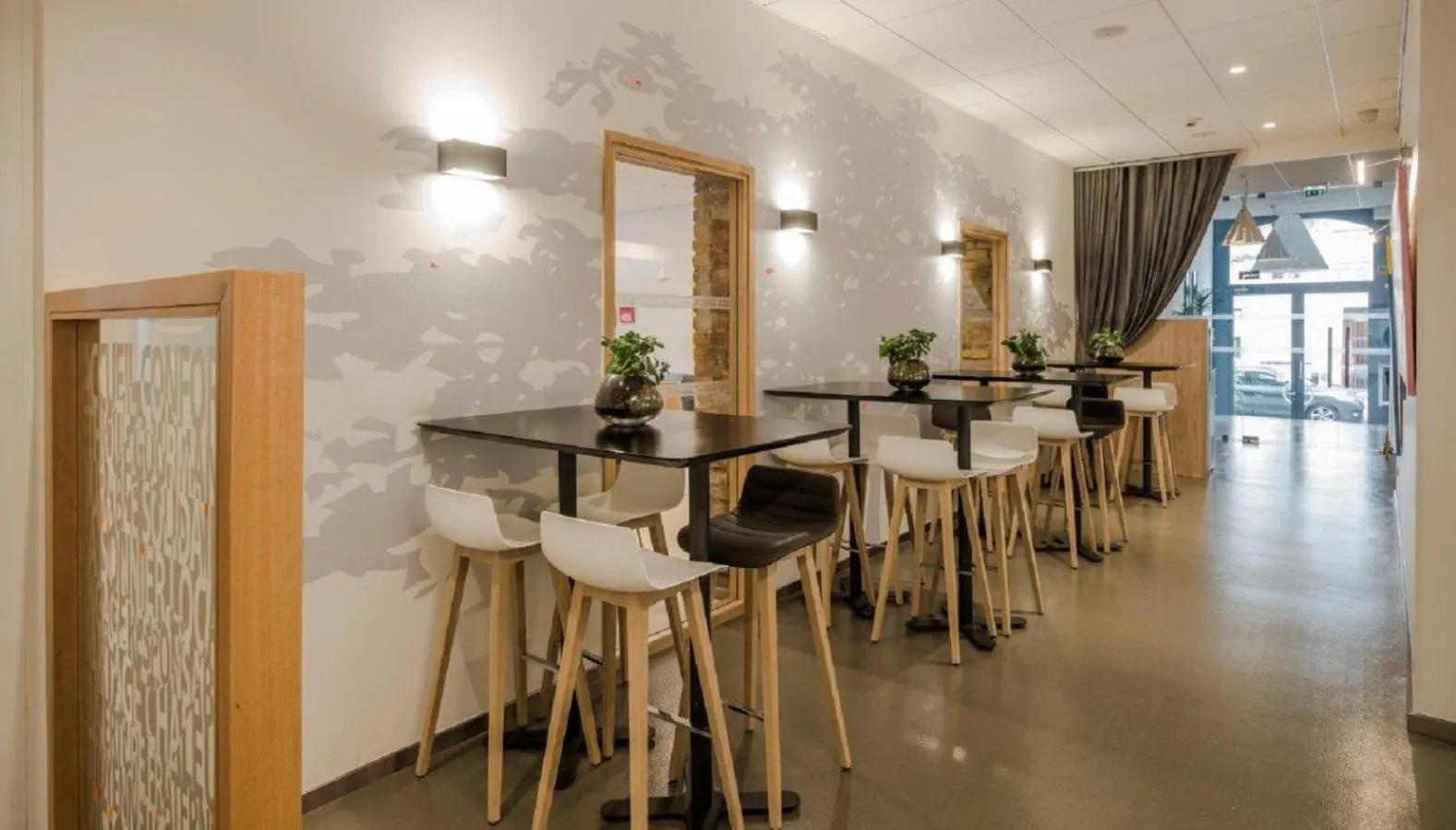 Restaurant/places to eat in Ciarus