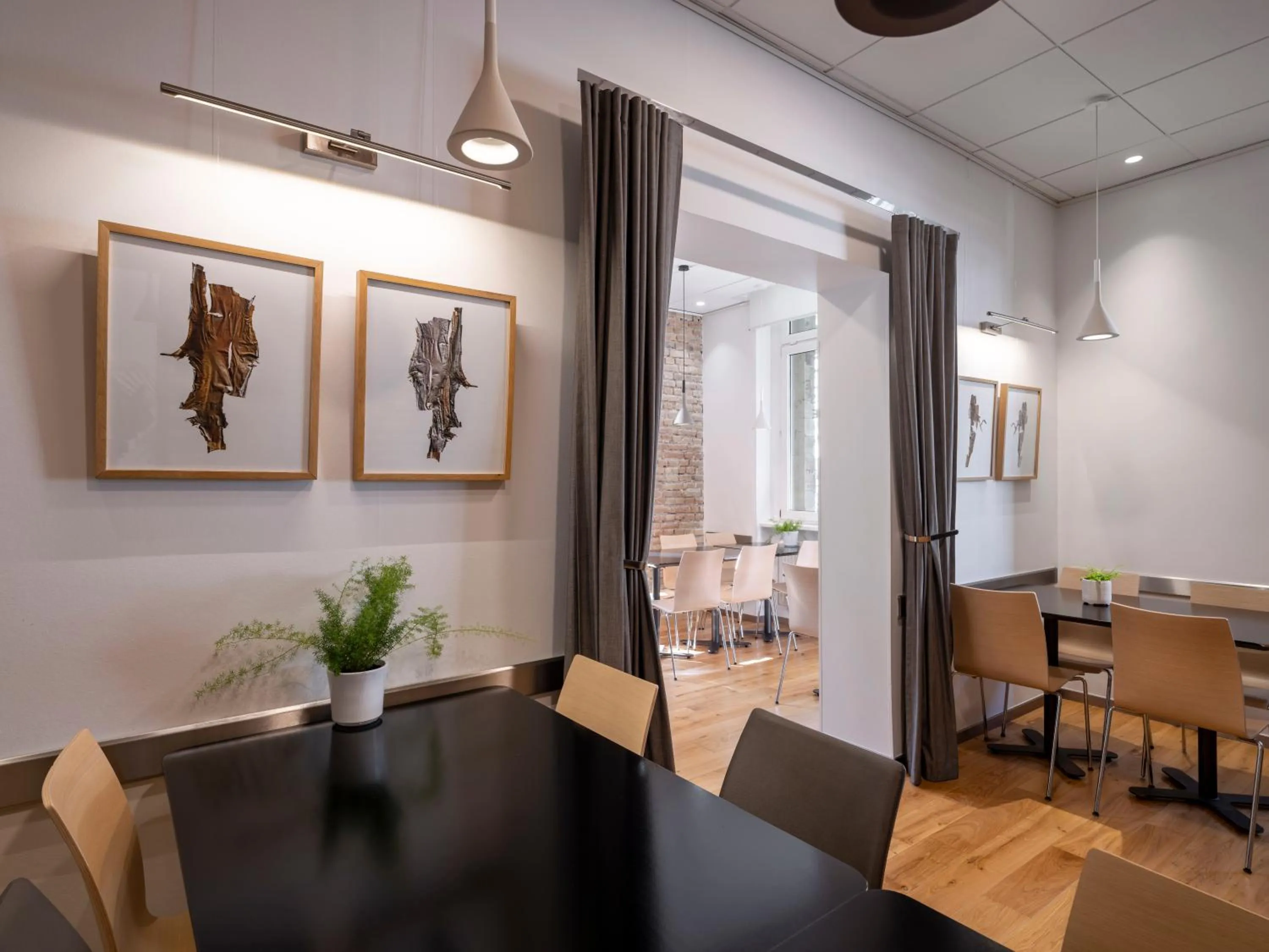 Restaurant/places to eat in Ciarus