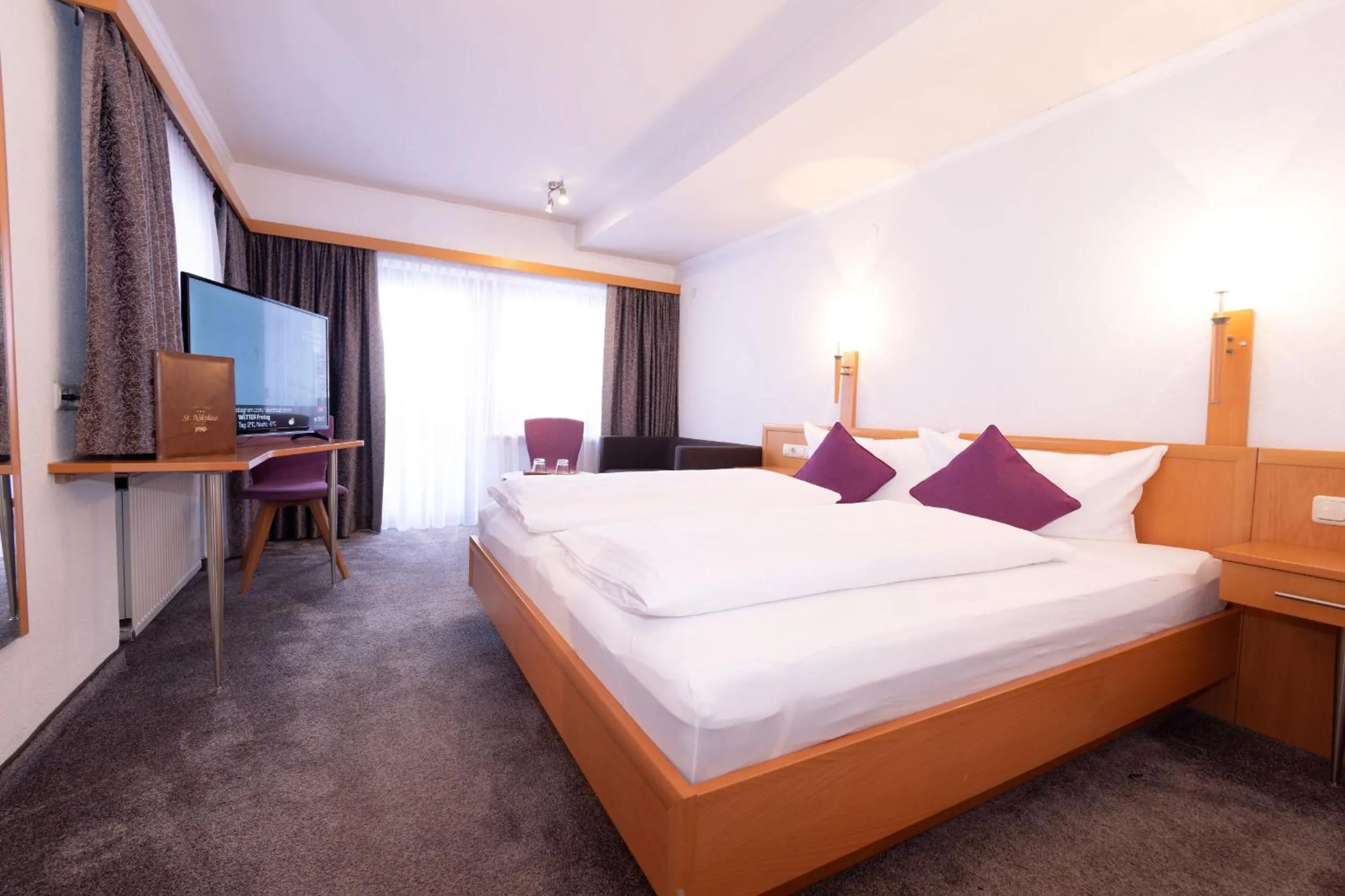 Photo of the whole room, Bed in Hotel St. Nikolaus