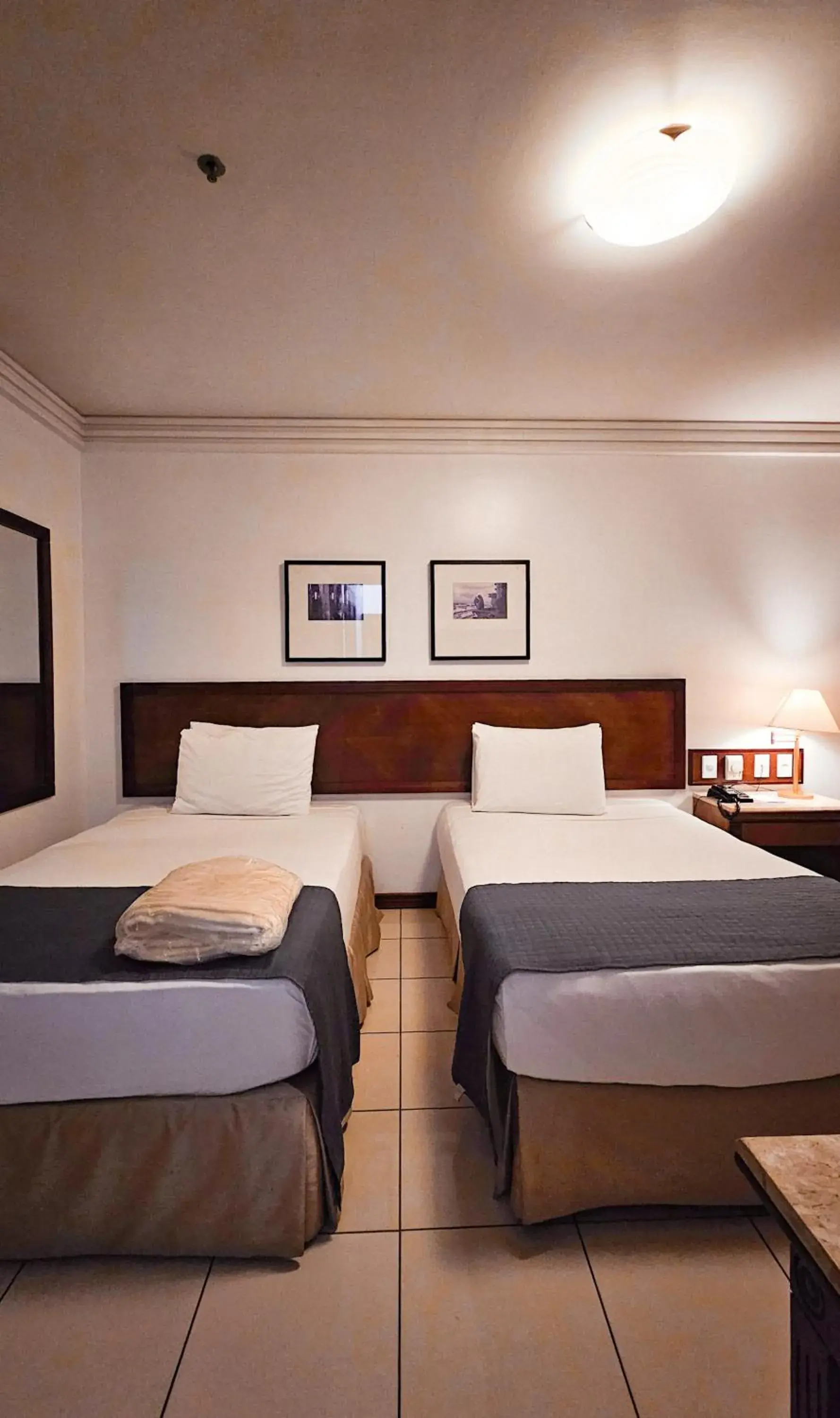 Bedroom, Bed in Metropolitan Hotel Bedroom, Bed in Metropolitan Hotel