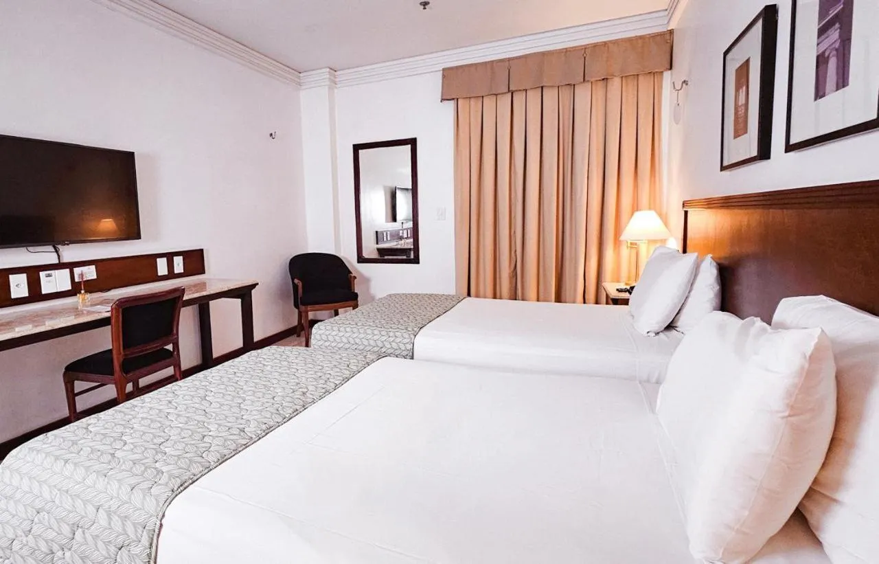 Bedroom, Bed in Metropolitan Hotel