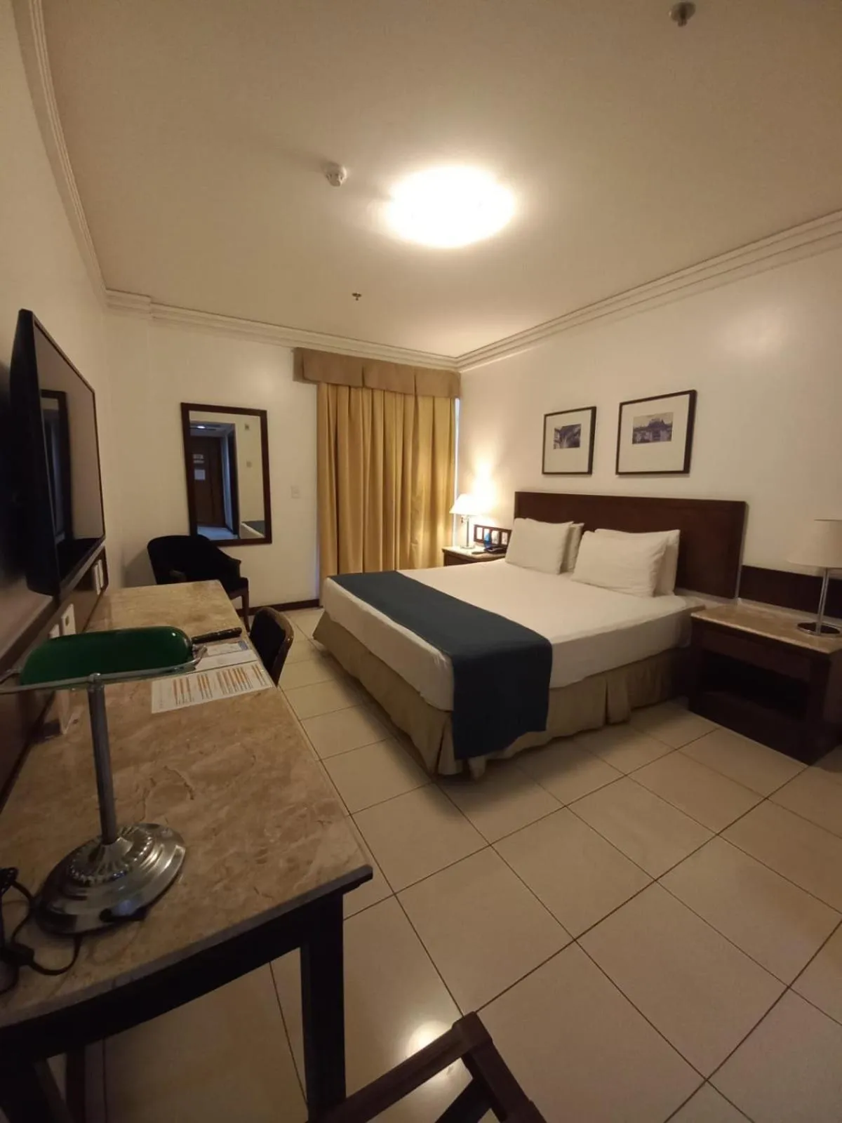 Bedroom, Bed in Metropolitan Hotel