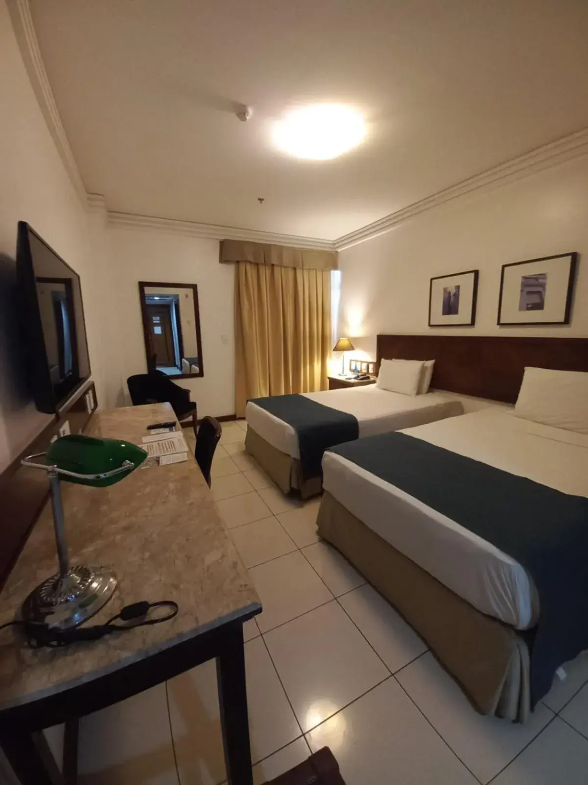 Bedroom, Bed in Metropolitan Hotel Bedroom, Bed in Metropolitan Hotel