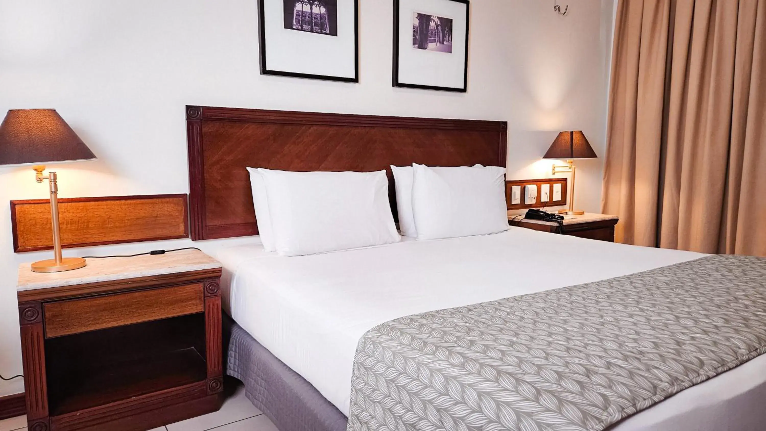 Bedroom, Bed in Metropolitan Hotel Bedroom, Bed in Metropolitan Hotel