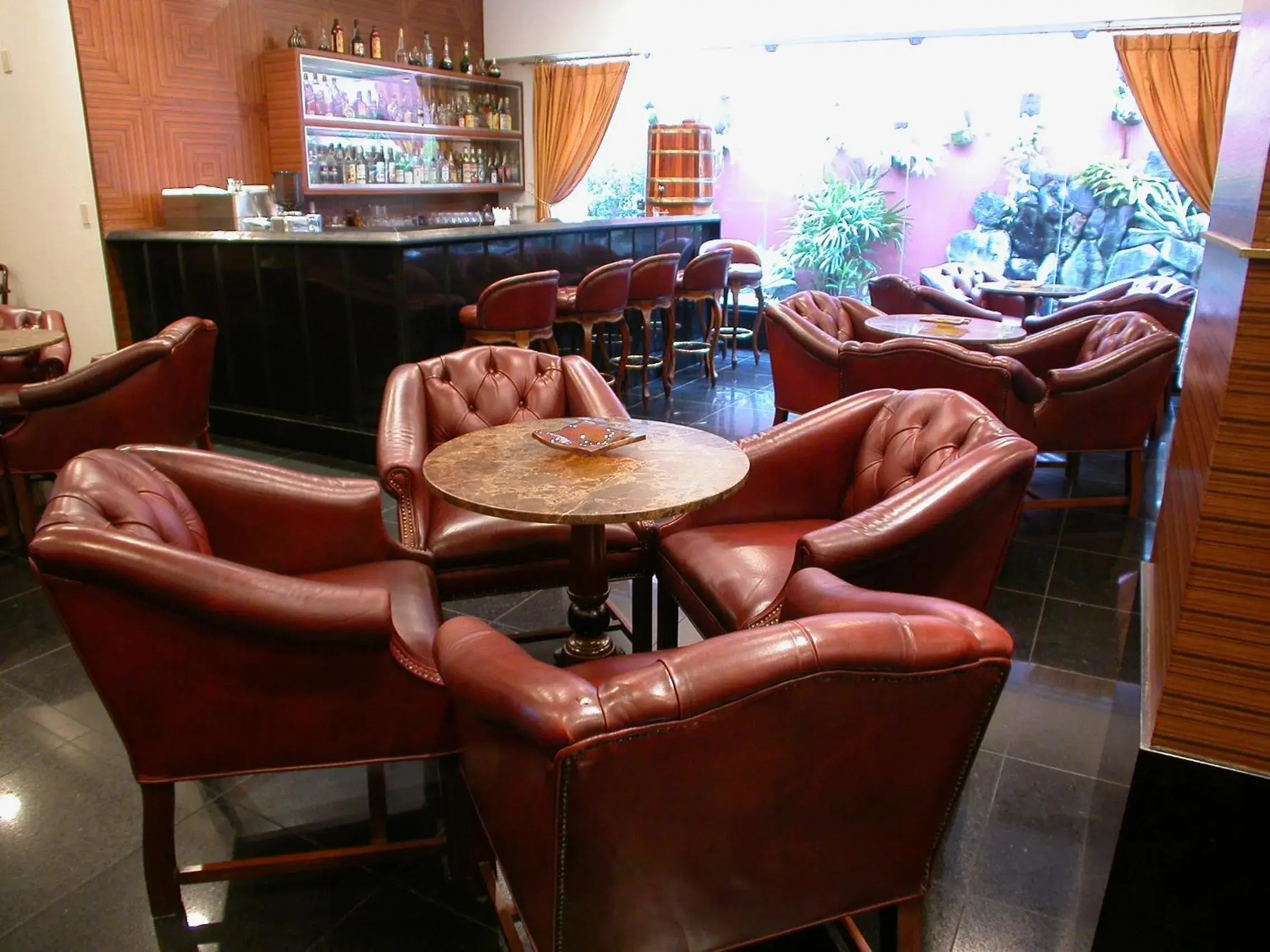 Restaurant/places to eat in Metropolitan Hotel Restaurant/places to eat in Metropolitan Hotel