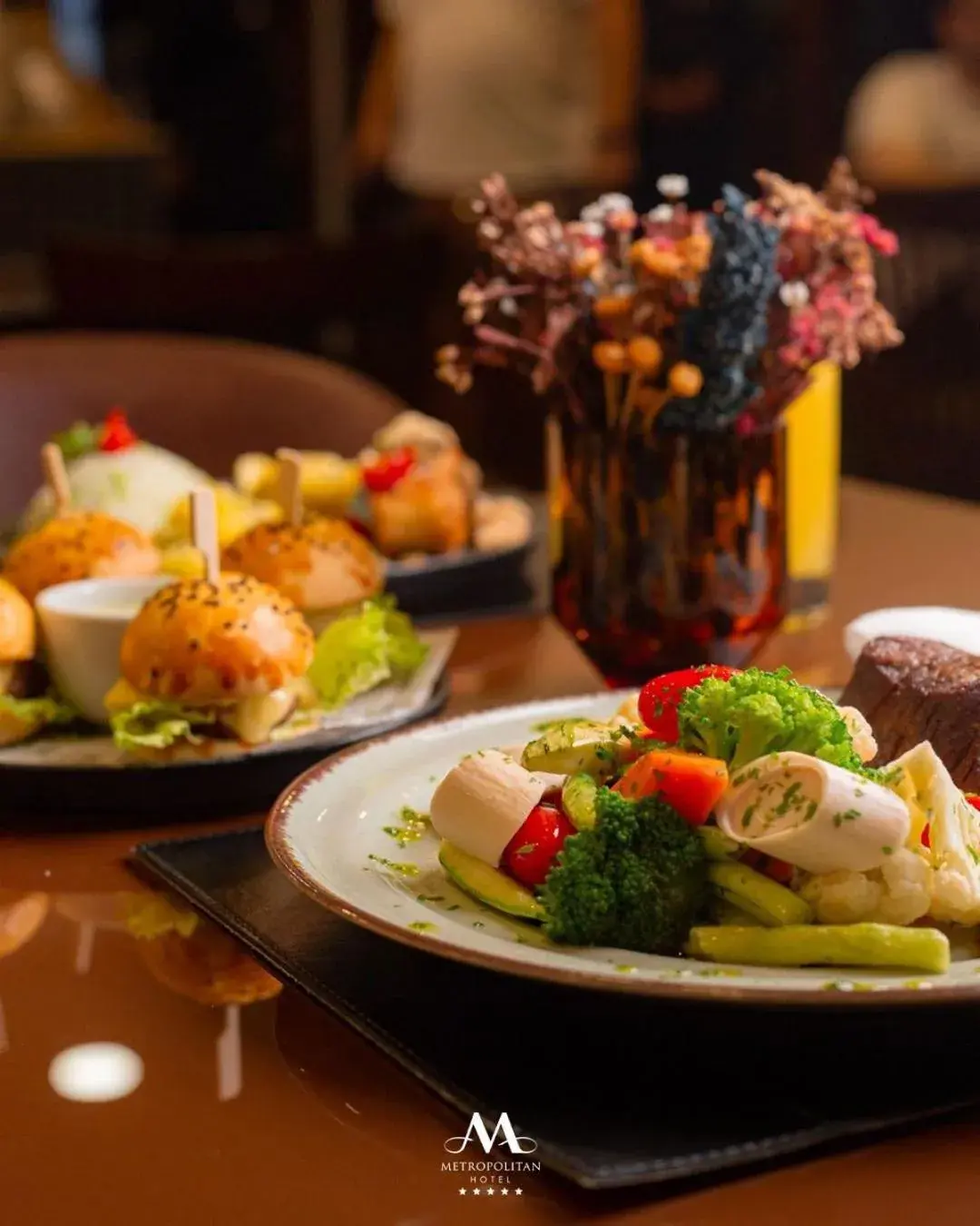 Restaurant/places to eat in Metropolitan Hotel Restaurant/places to eat in Metropolitan Hotel