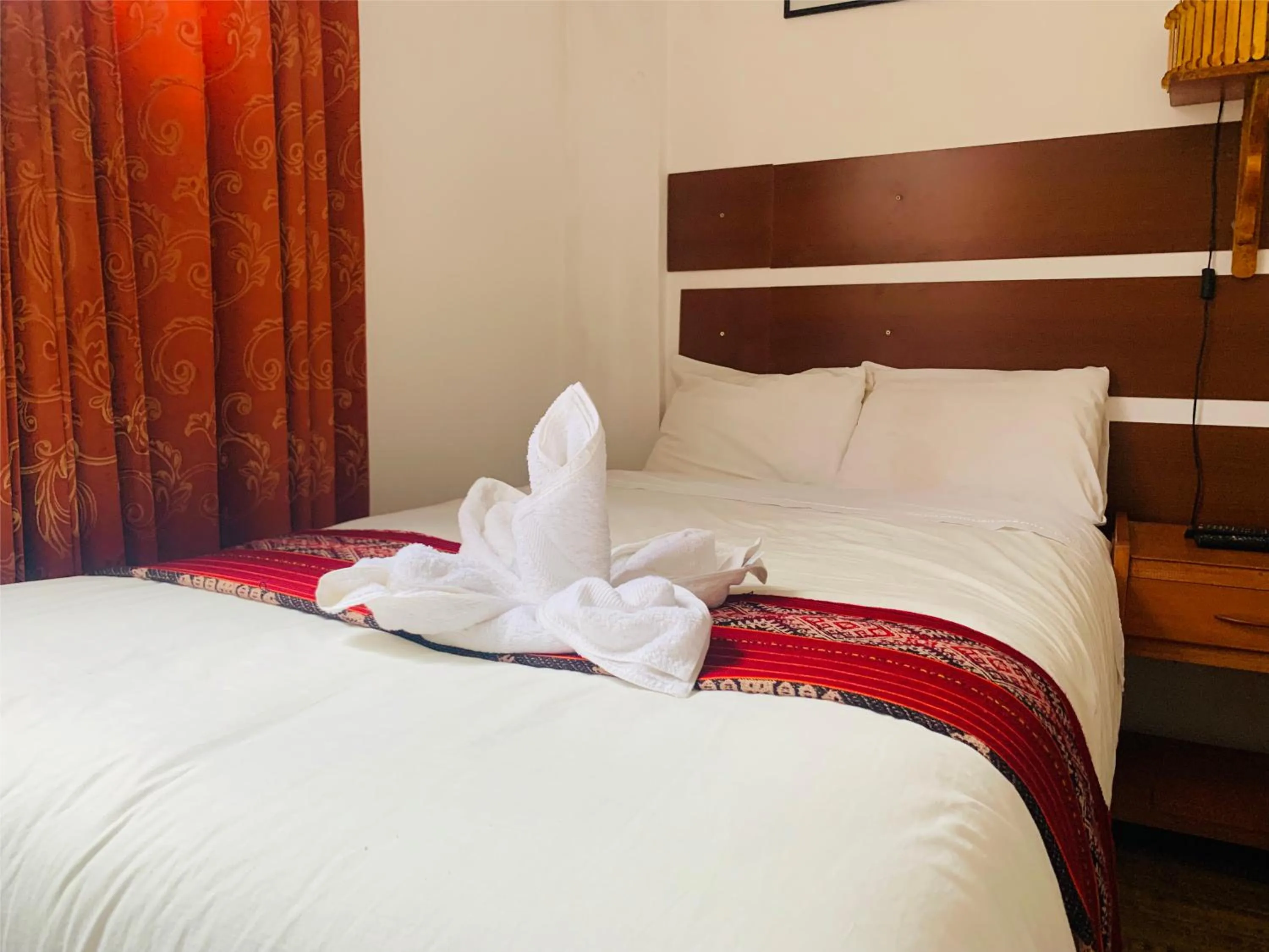 Photo of the whole room, Bed in Inka Khawarina Tambo Lodge