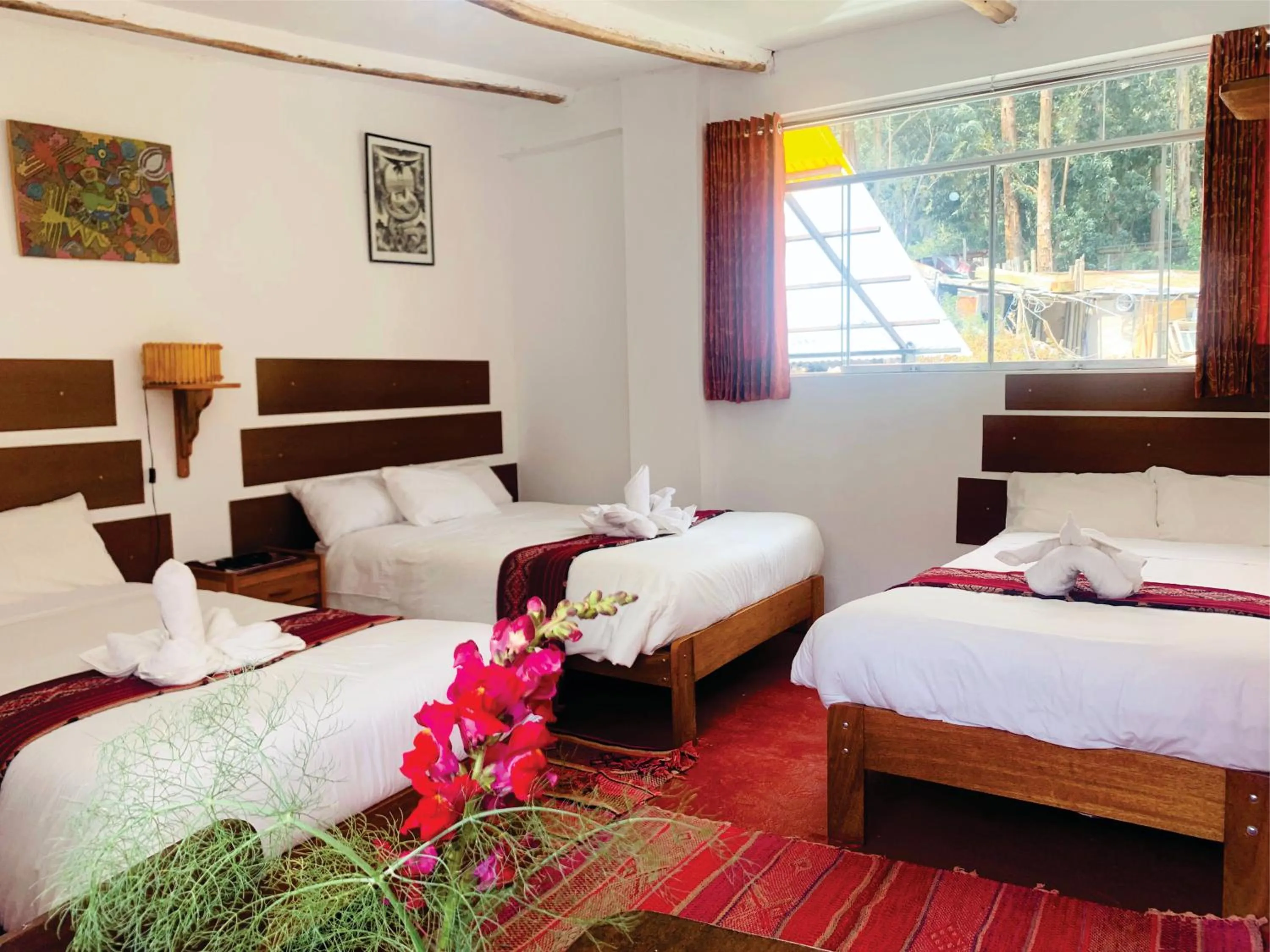 Photo of the whole room, Bed in Inka Khawarina Tambo Lodge