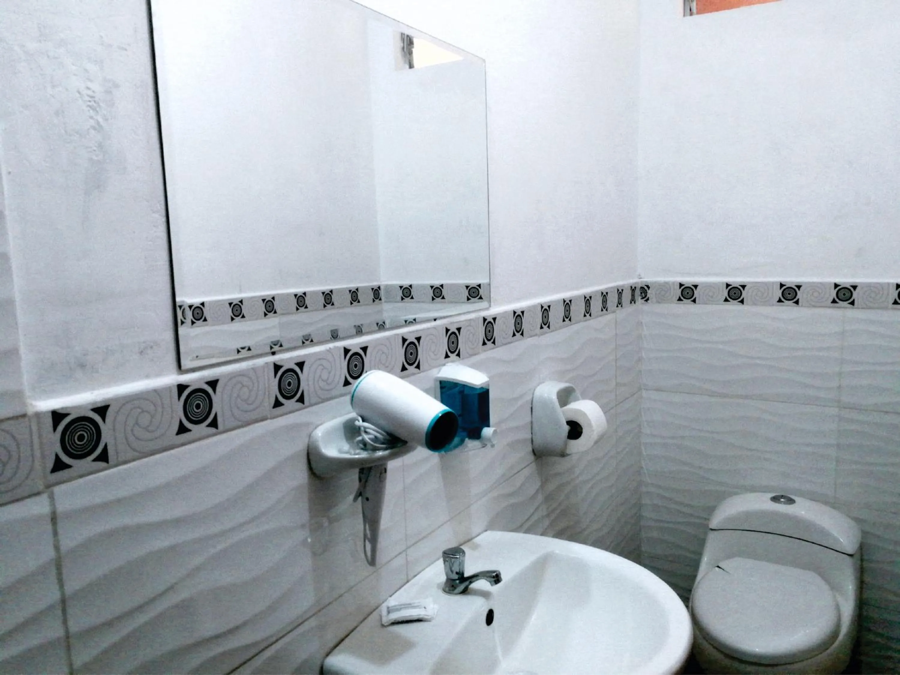 Shower in Inka Khawarina Tambo Lodge