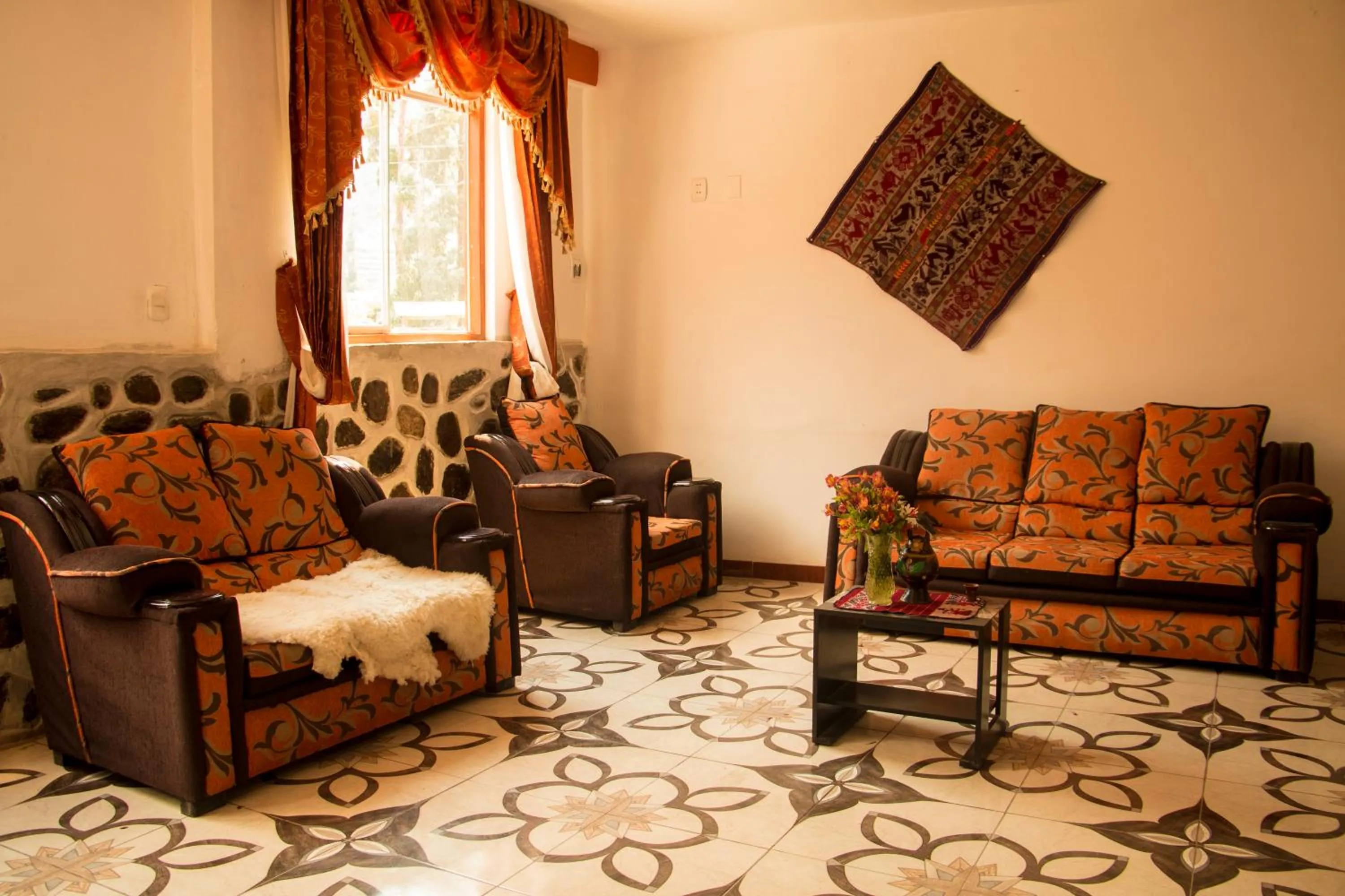 Communal lounge/ TV room in Inka Khawarina Tambo Lodge