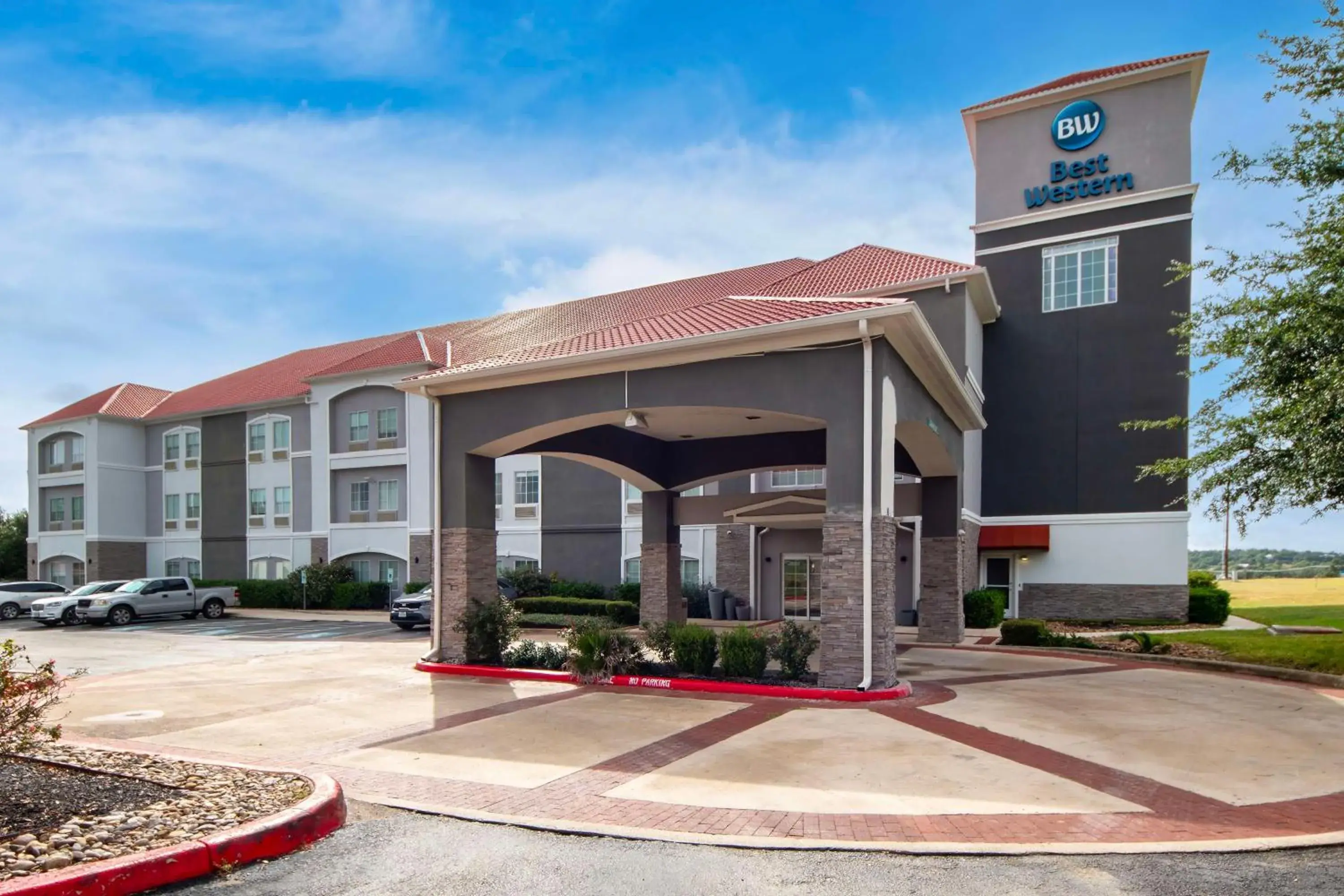 Property building in Best Western Boerne Inn & Suites Property building in Best Western Boerne Inn & Suites