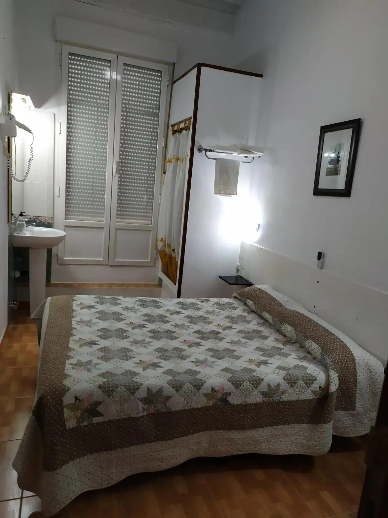 Double Room with Shared Bathroom - Non Smoking in Hostal Miami Double Room with Shared Bathroom - Non Smoking in Hostal Miami