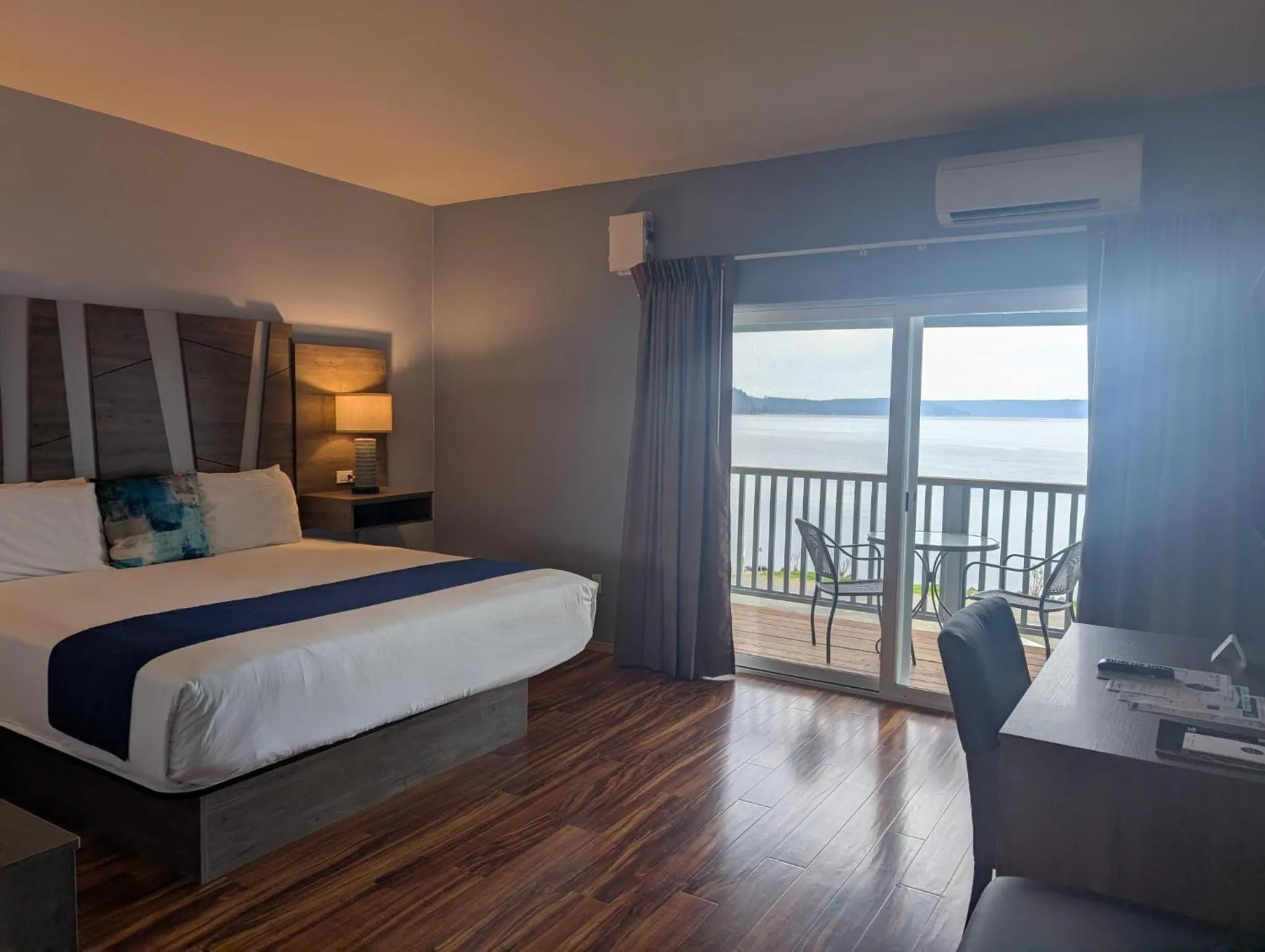 Bed in The Waterfront at Potlatch