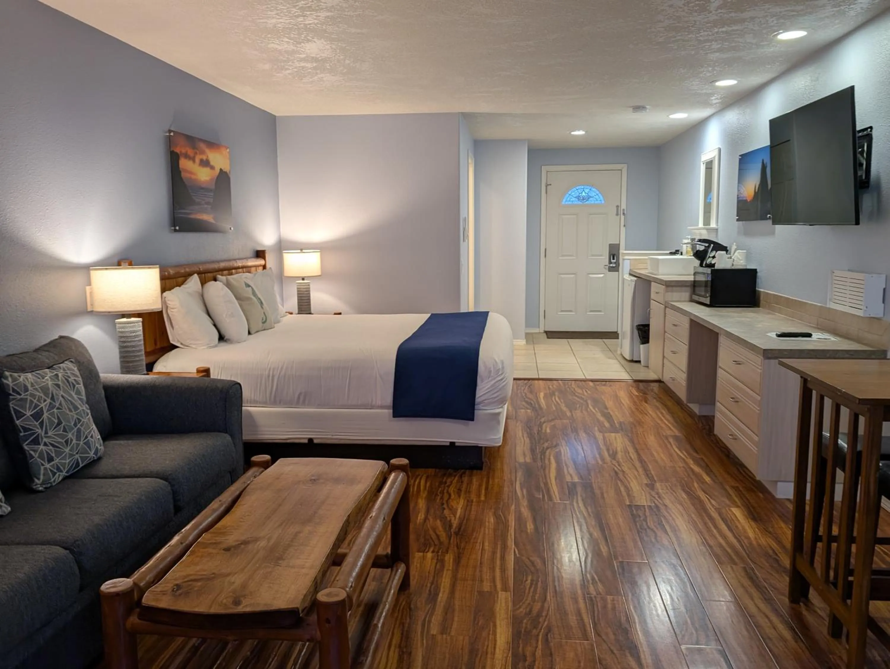 Bed in The Waterfront at Potlatch