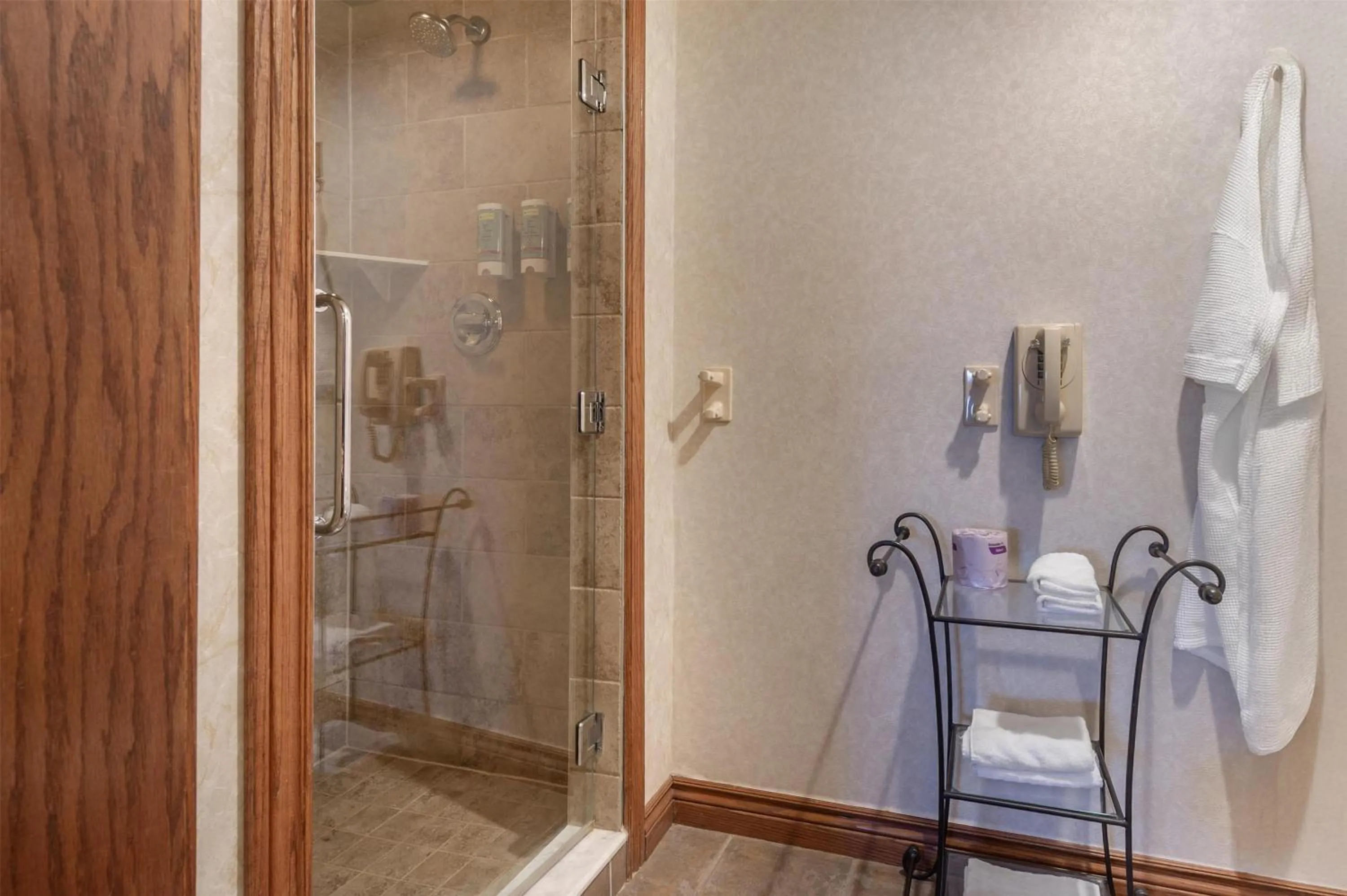 Bathroom in Best Western Parkway Inn & Conference Centre