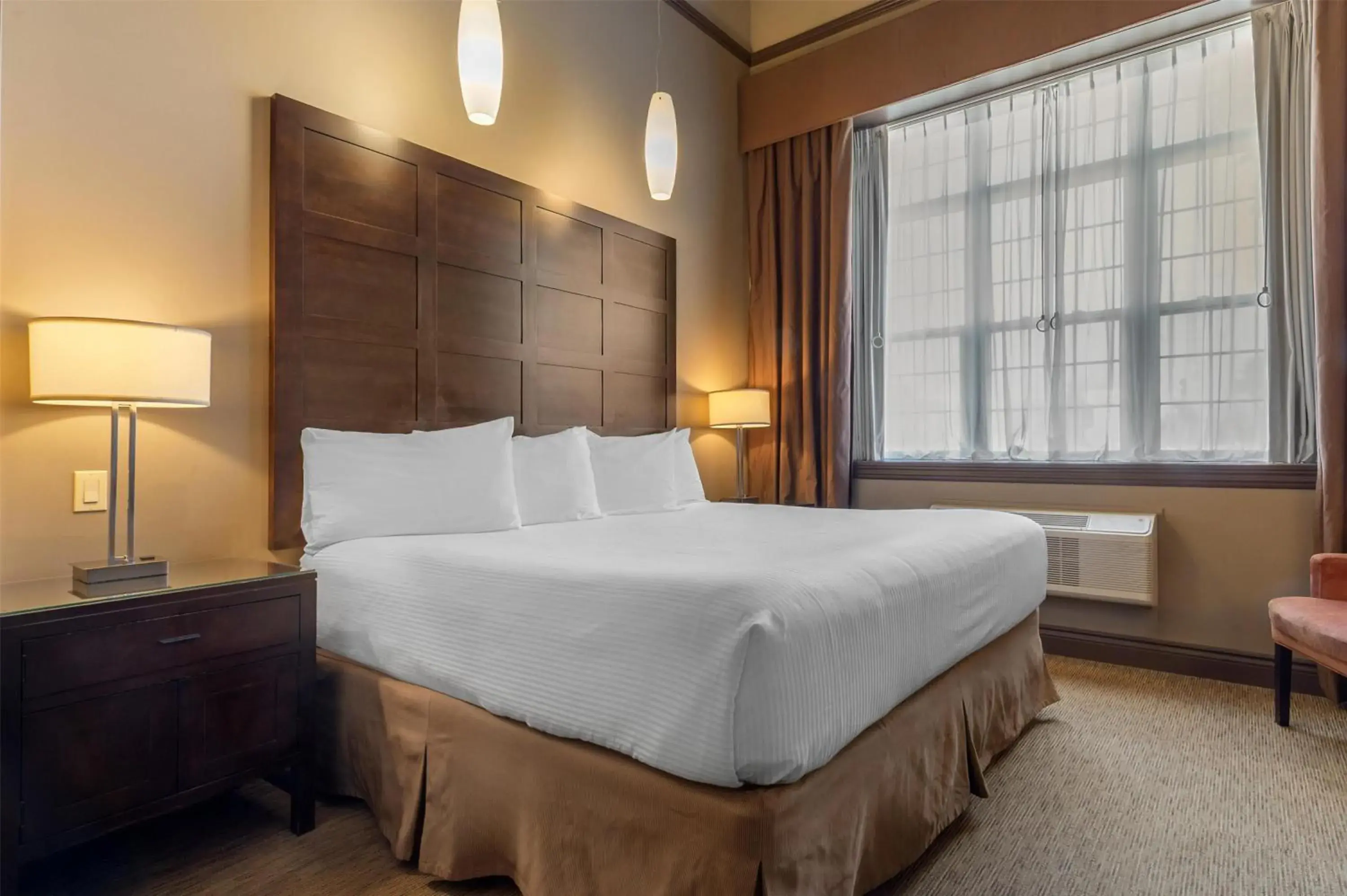 Bedroom, Bed in Best Western Parkway Inn & Conference Centre Bedroom, Bed in Best Western Parkway Inn & Conference Centre