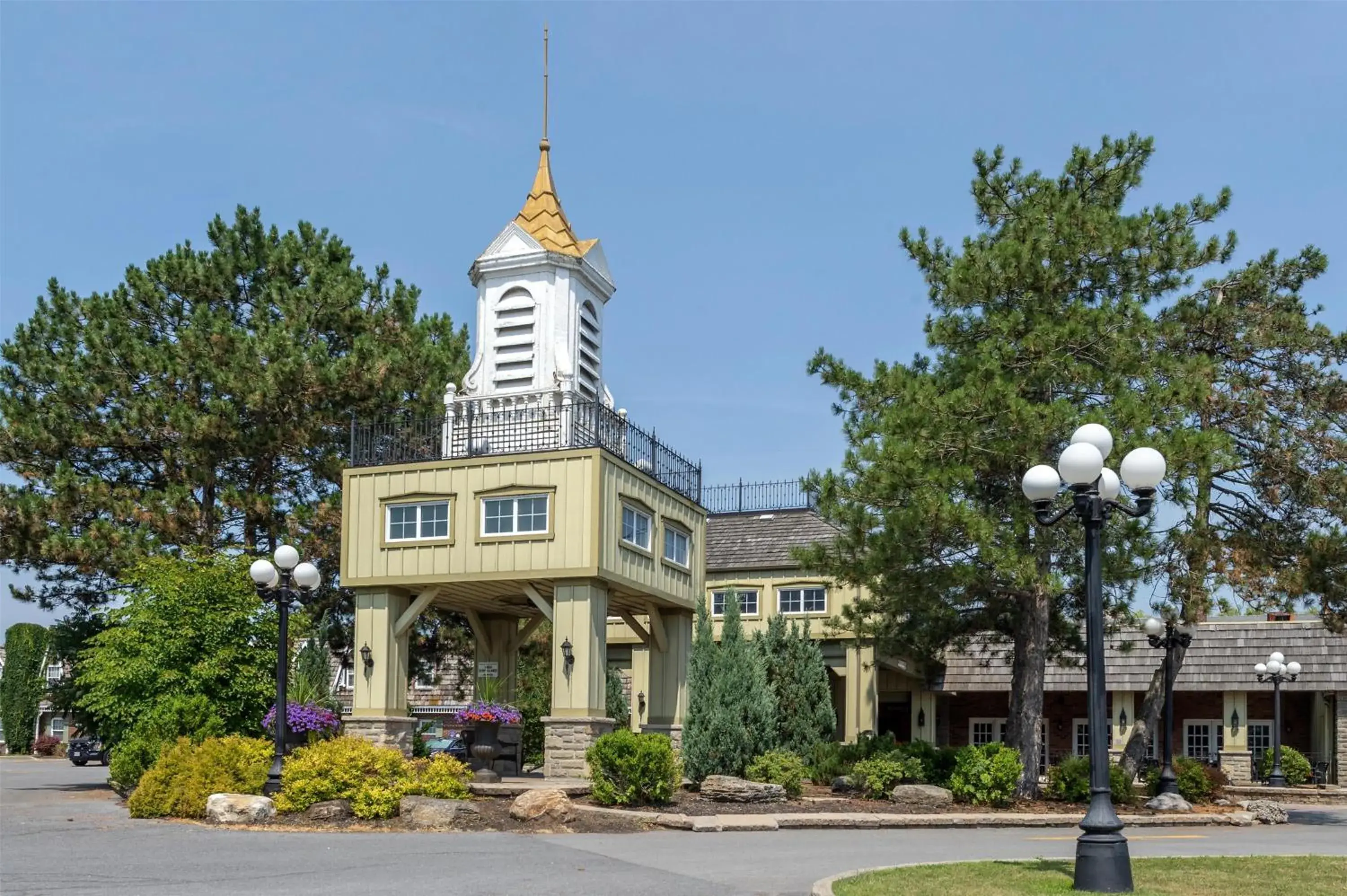Property building in Best Western Parkway Inn & Conference Centre Property building in Best Western Parkway Inn & Conference Centre