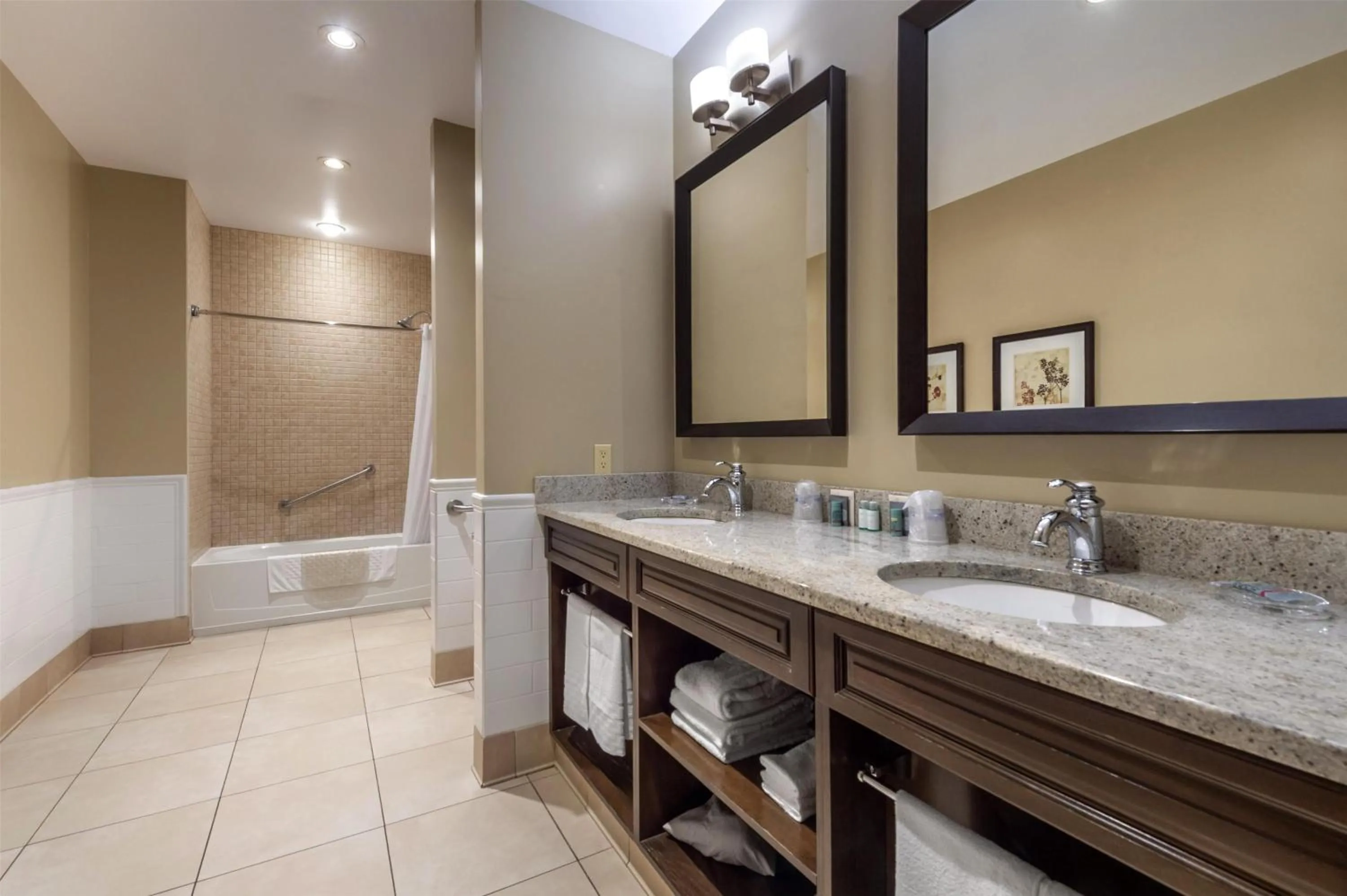 Bathroom in Best Western Parkway Inn & Conference Centre