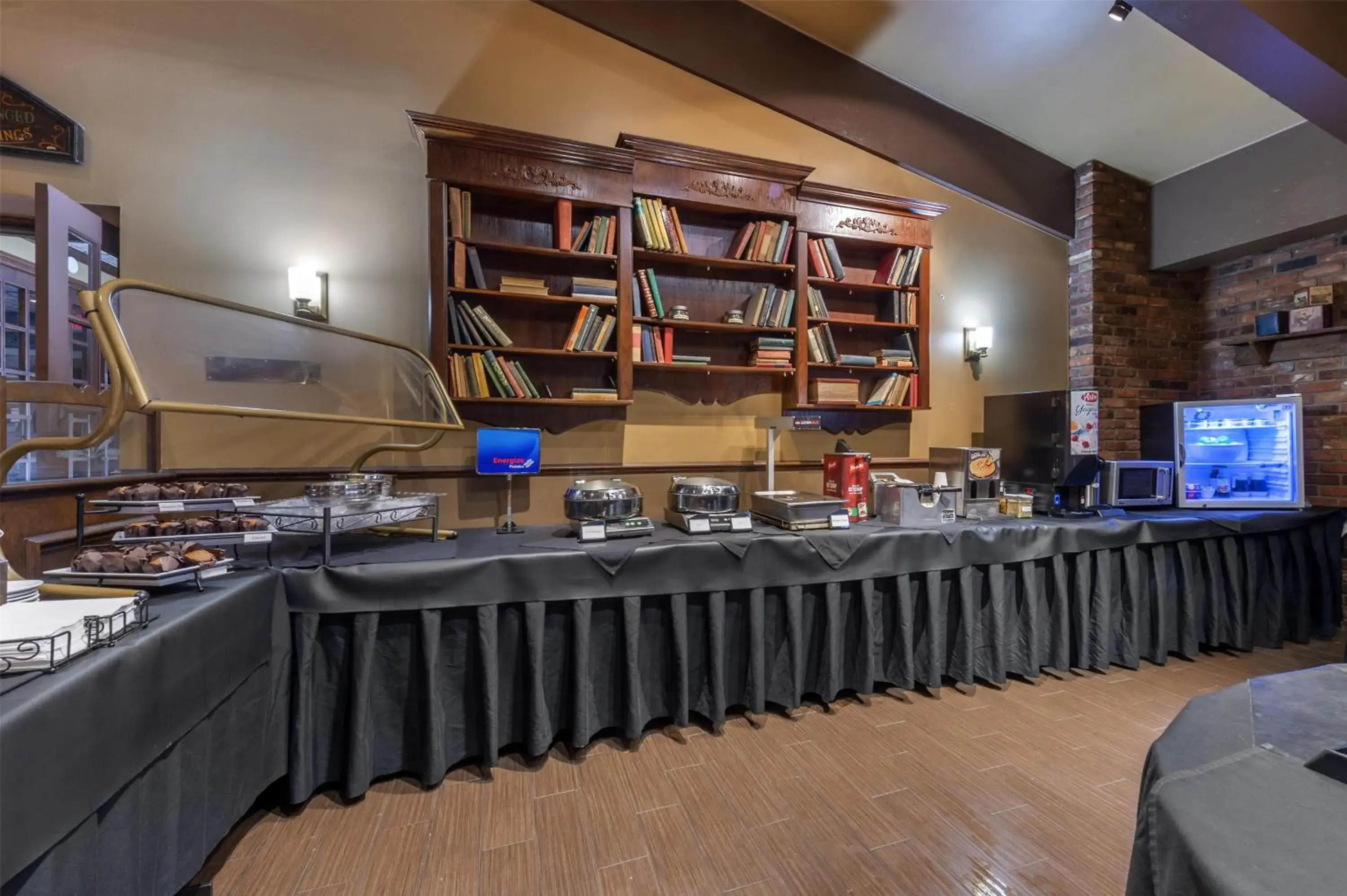 Breakfast in Best Western Parkway Inn & Conference Centre Breakfast in Best Western Parkway Inn & Conference Centre