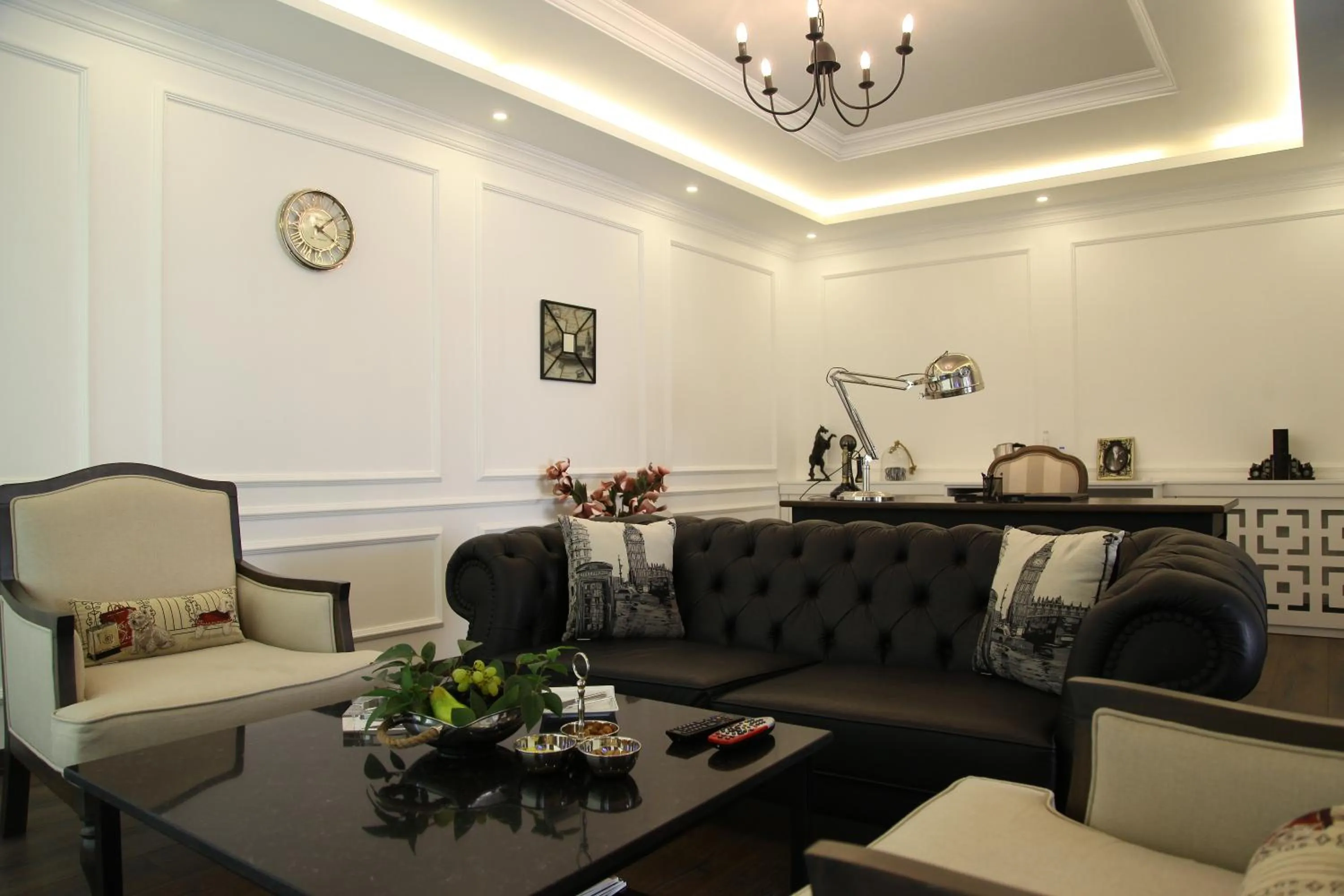 Living room in North Point Hotel