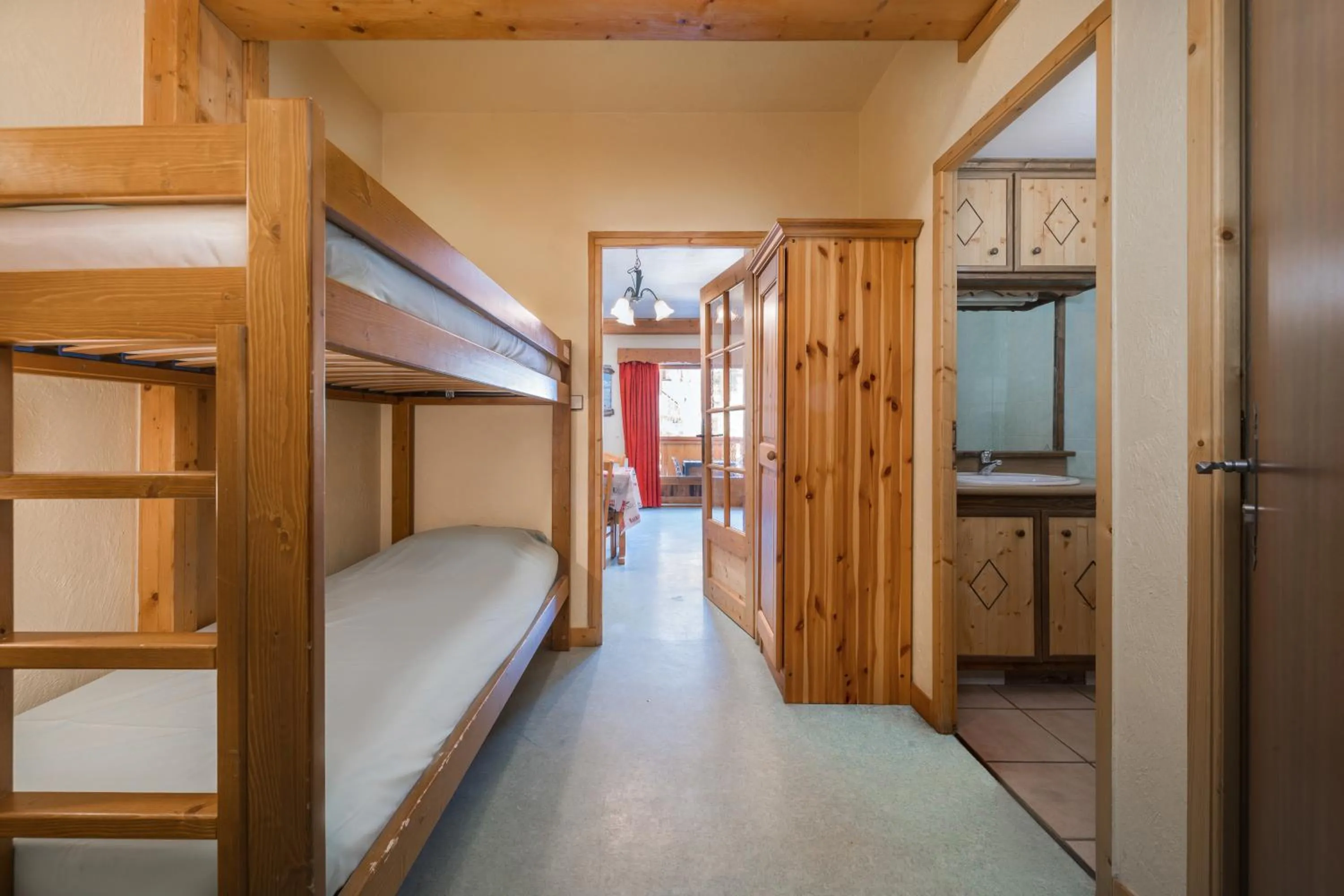 Facade/entrance, Bed in Alpes Roc