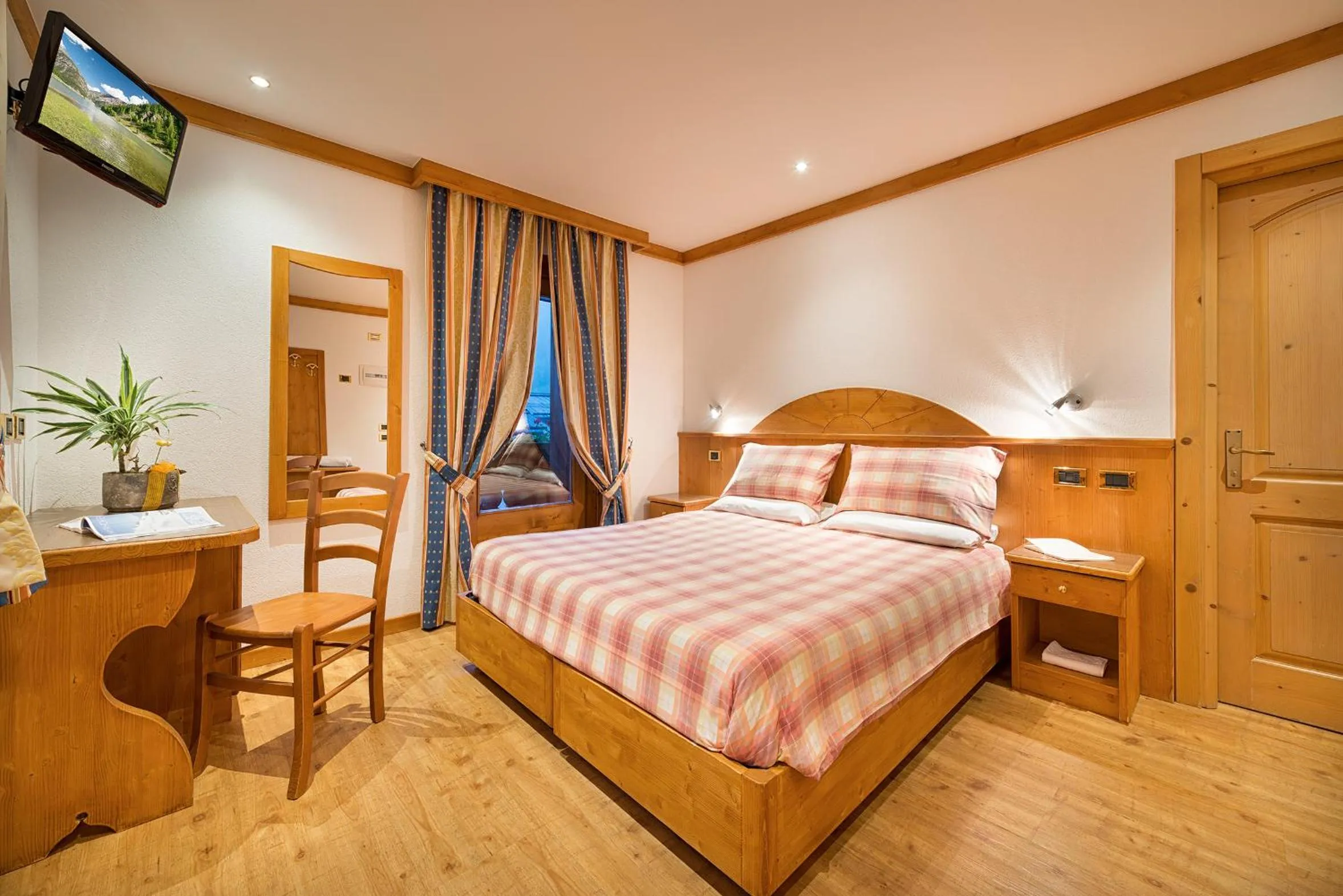 Photo of the whole room, Bed in Hotel San Giovanni