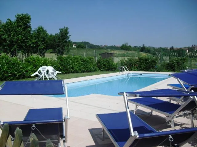Swimming pool in Agriturismo Isorella