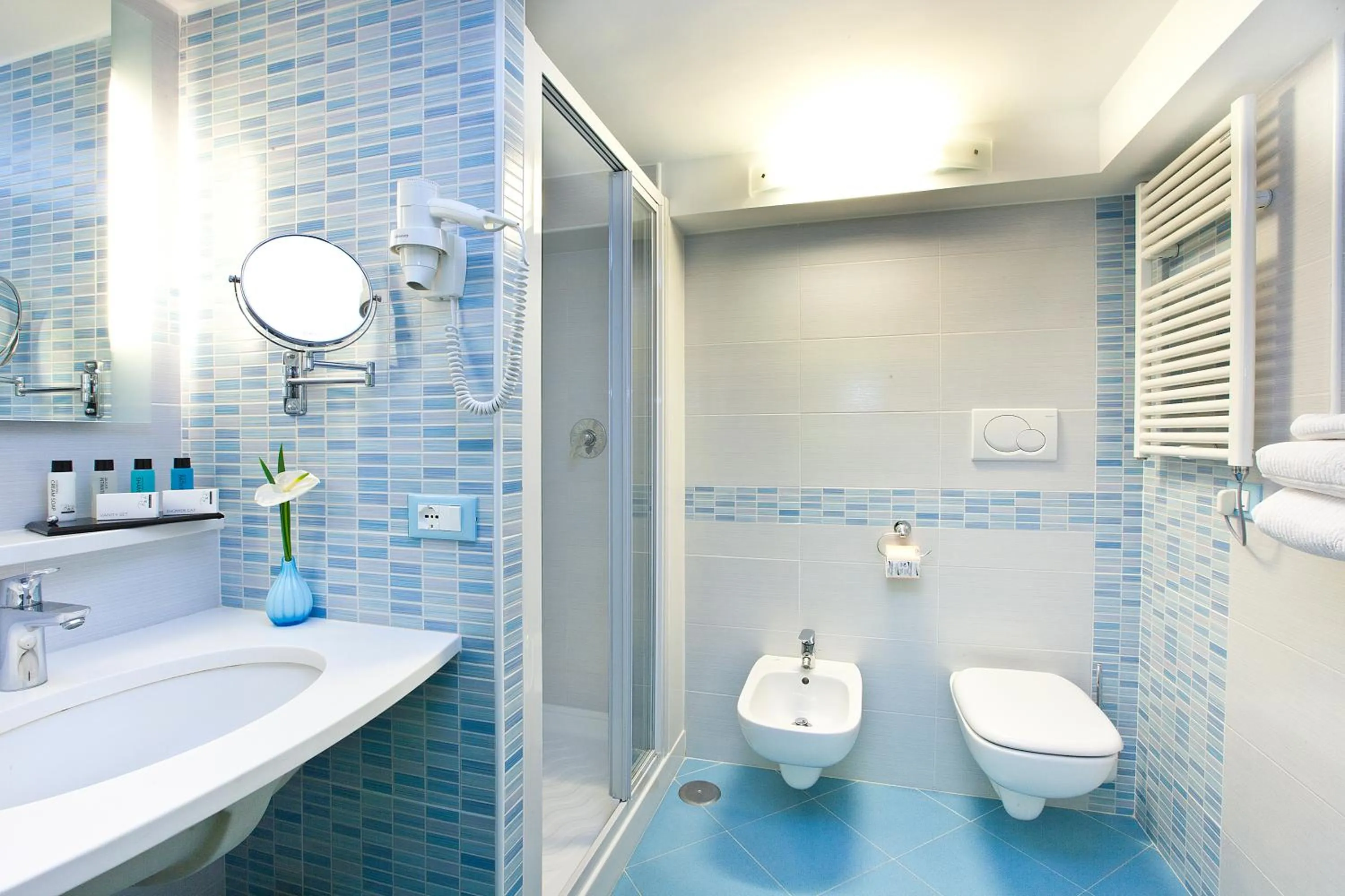 Shower in Sorrento Flats