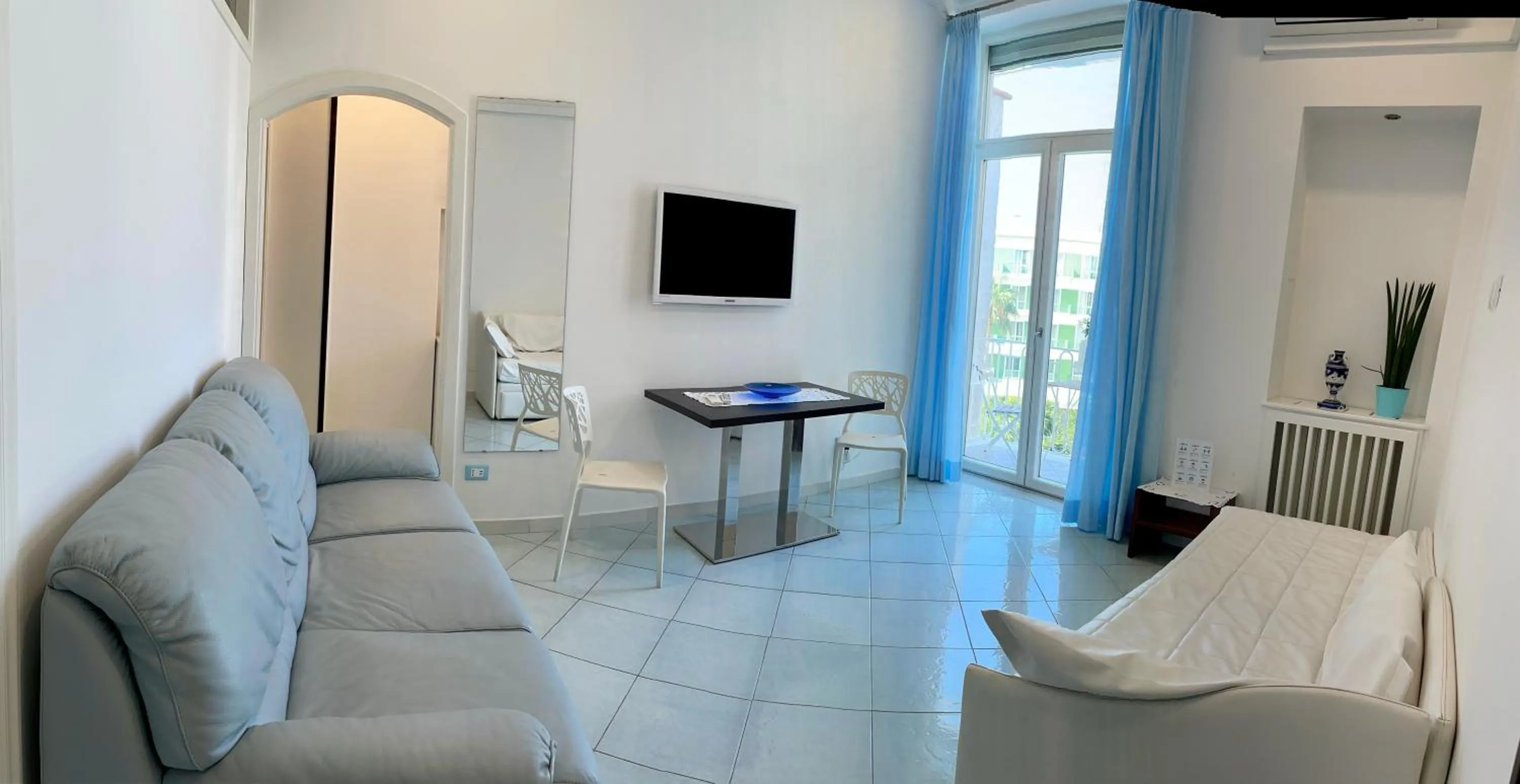 TV and multimedia in Sorrento Flats