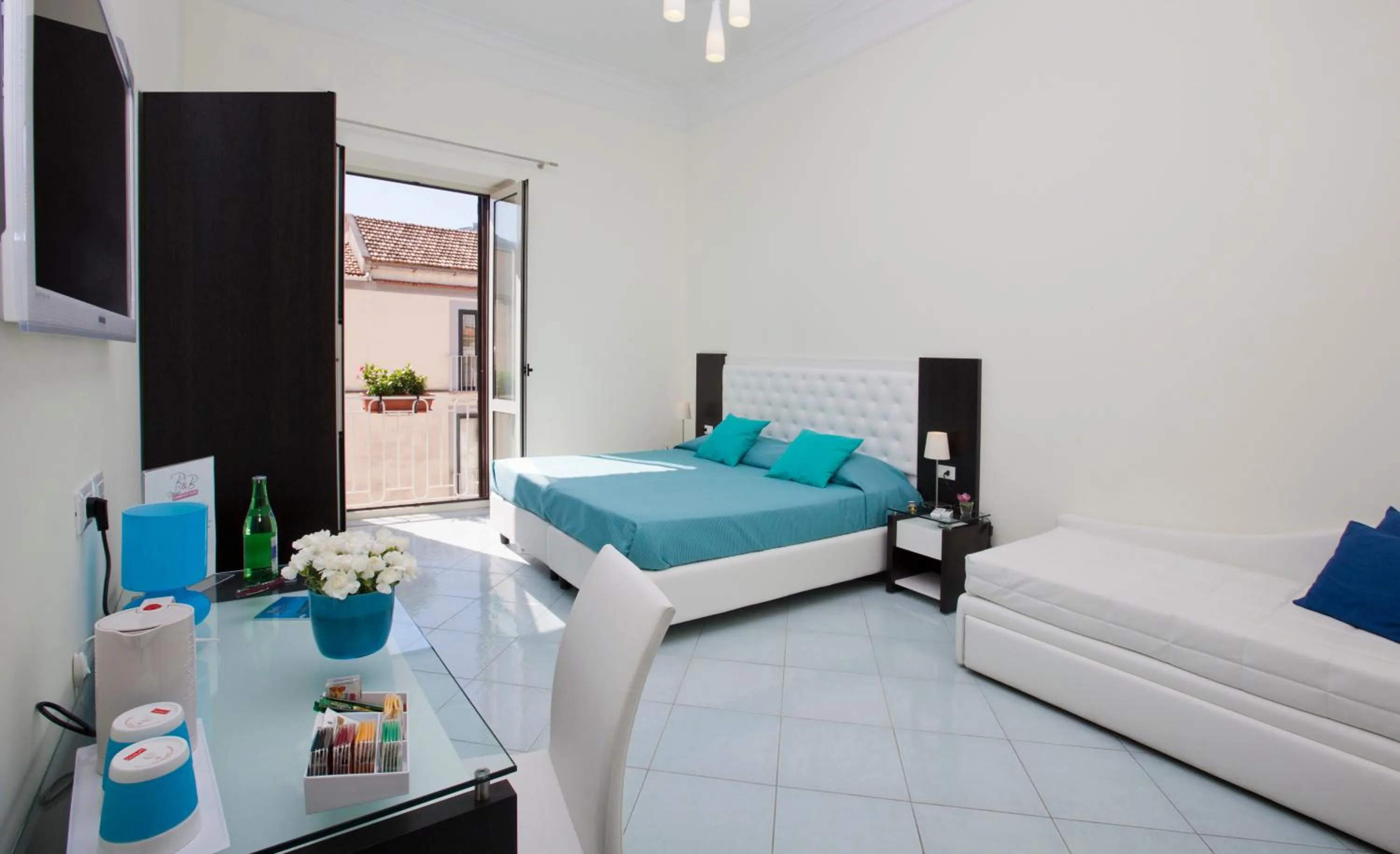 Photo of the whole room in Sorrento Flats