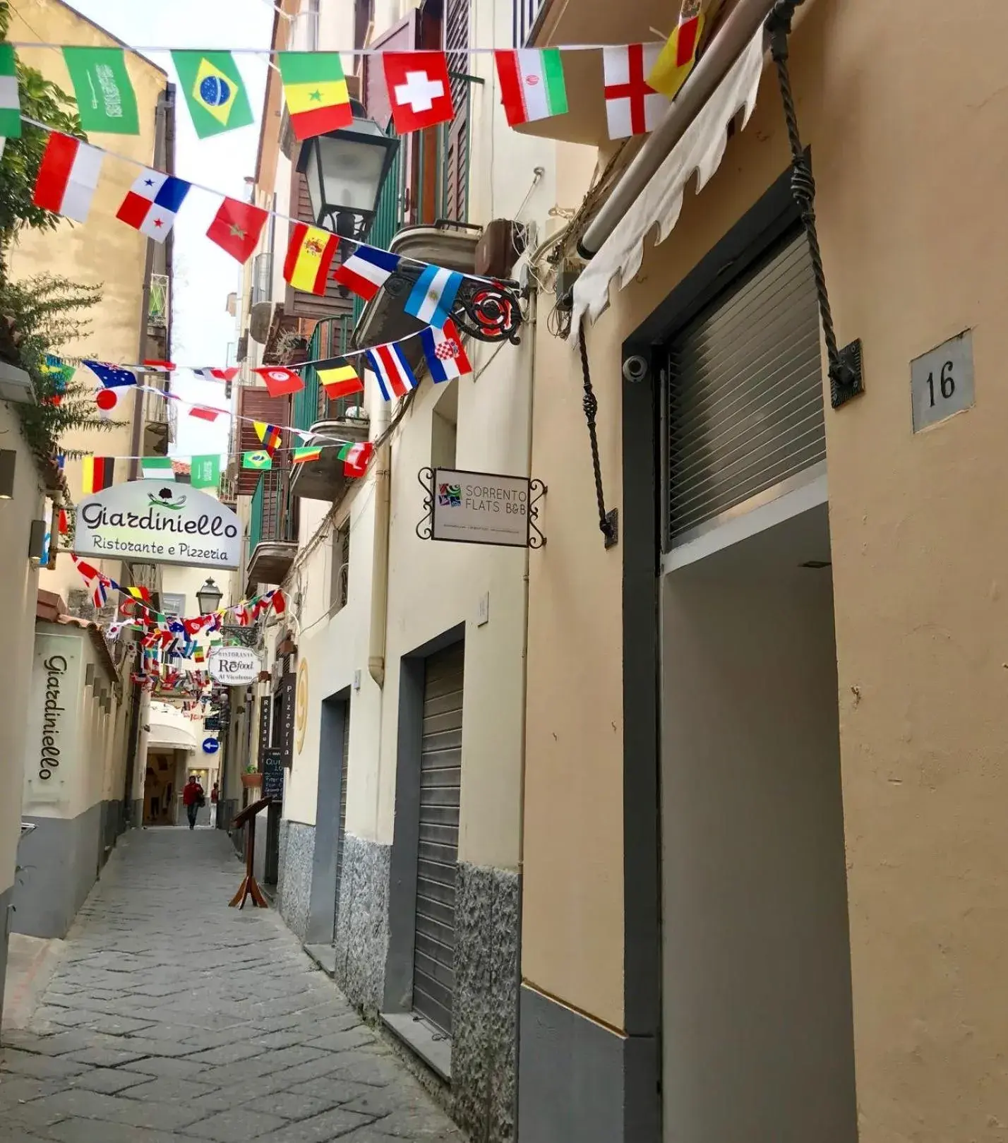 Facade/entrance in Sorrento Flats Facade/entrance in Sorrento Flats