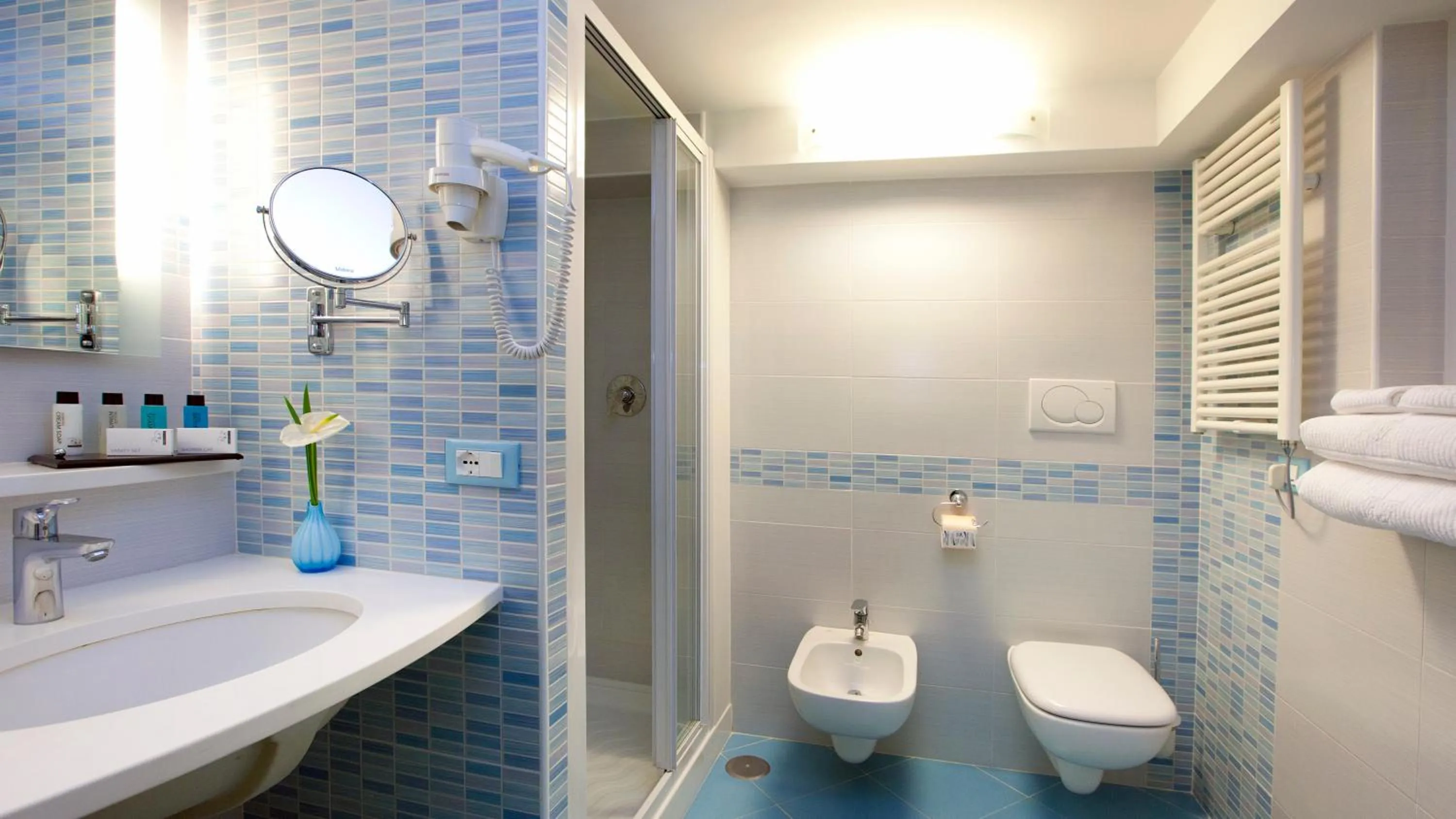 Shower in Sorrento Flats