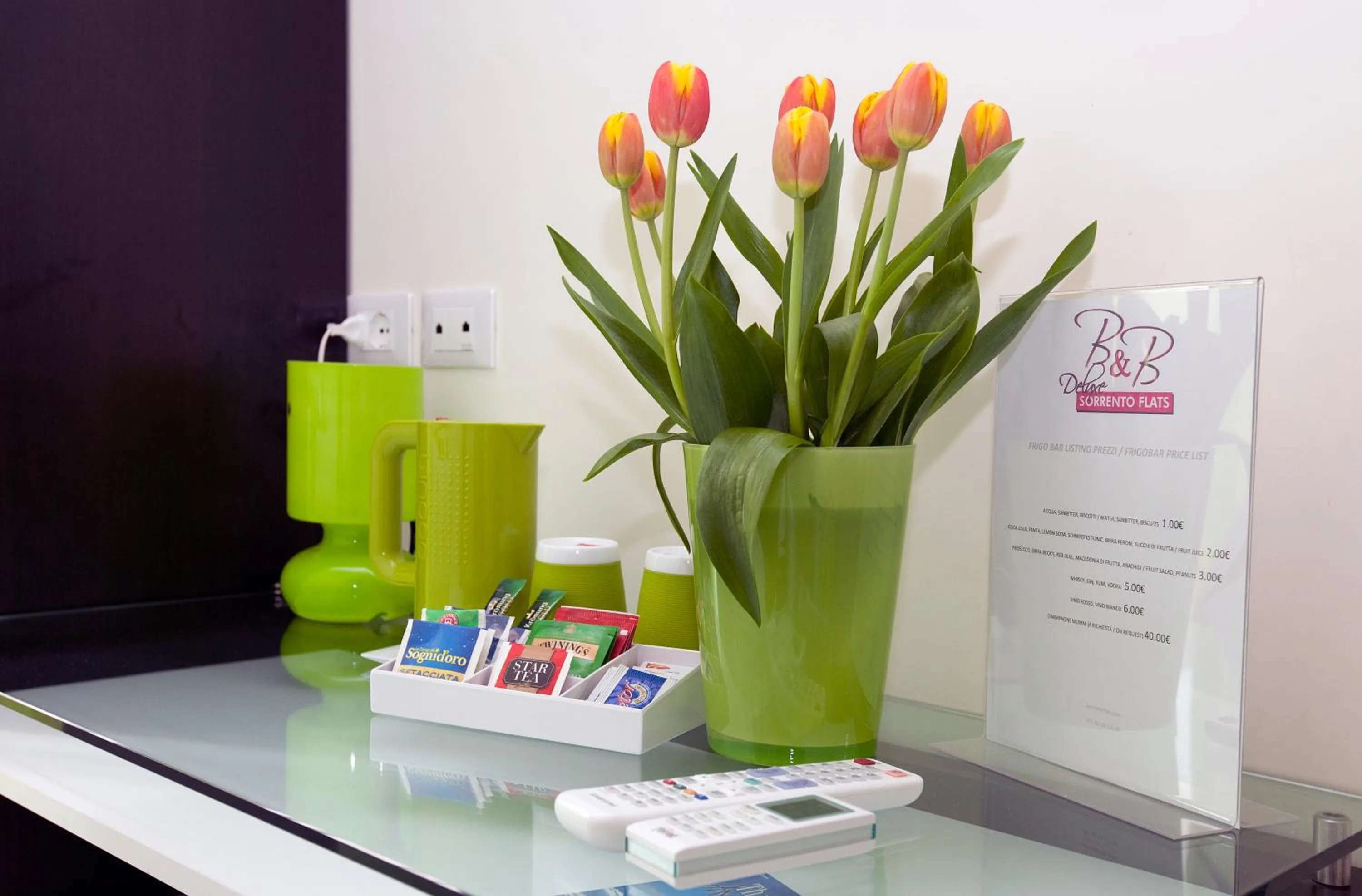 Coffee/tea facilities in Sorrento Flats