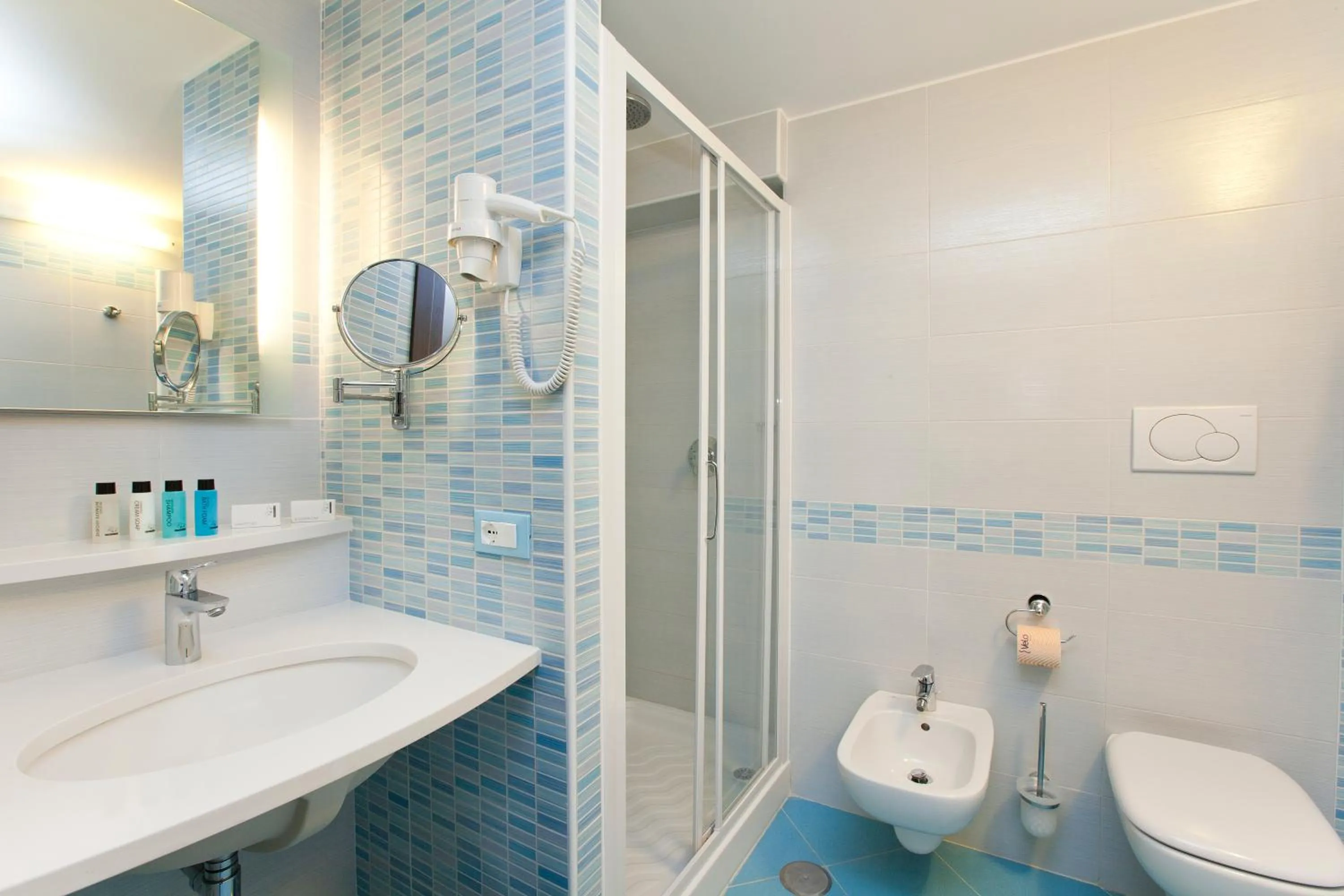 Shower in Sorrento Flats